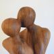 Le baiser sculpture en bois
