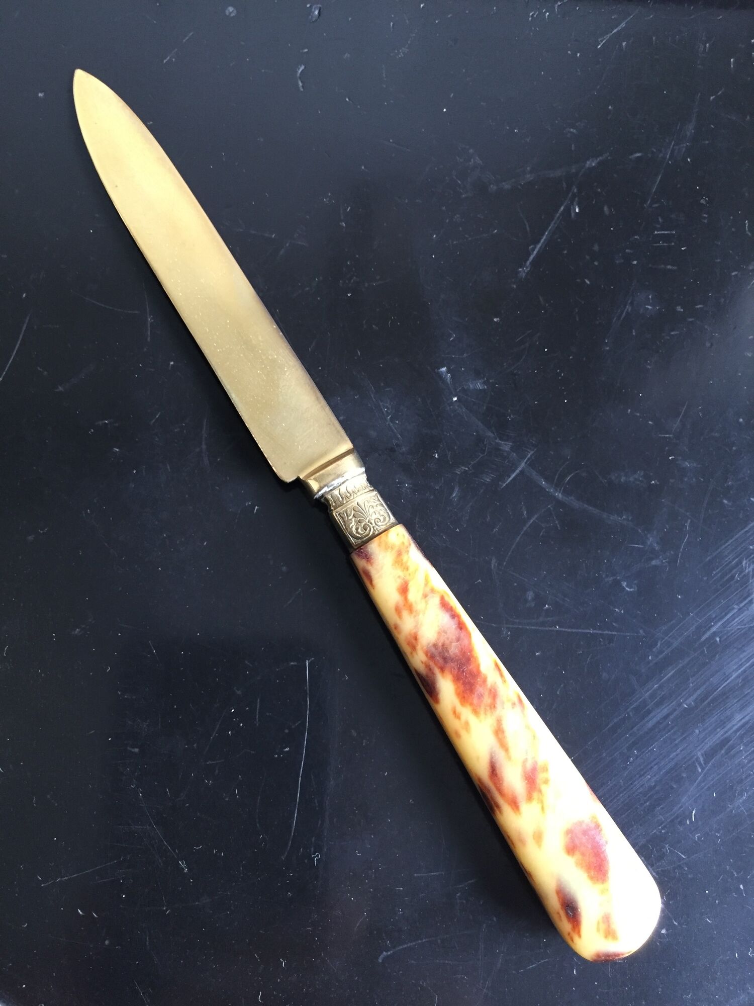 Dessert service of 12 horn and vermeil knives