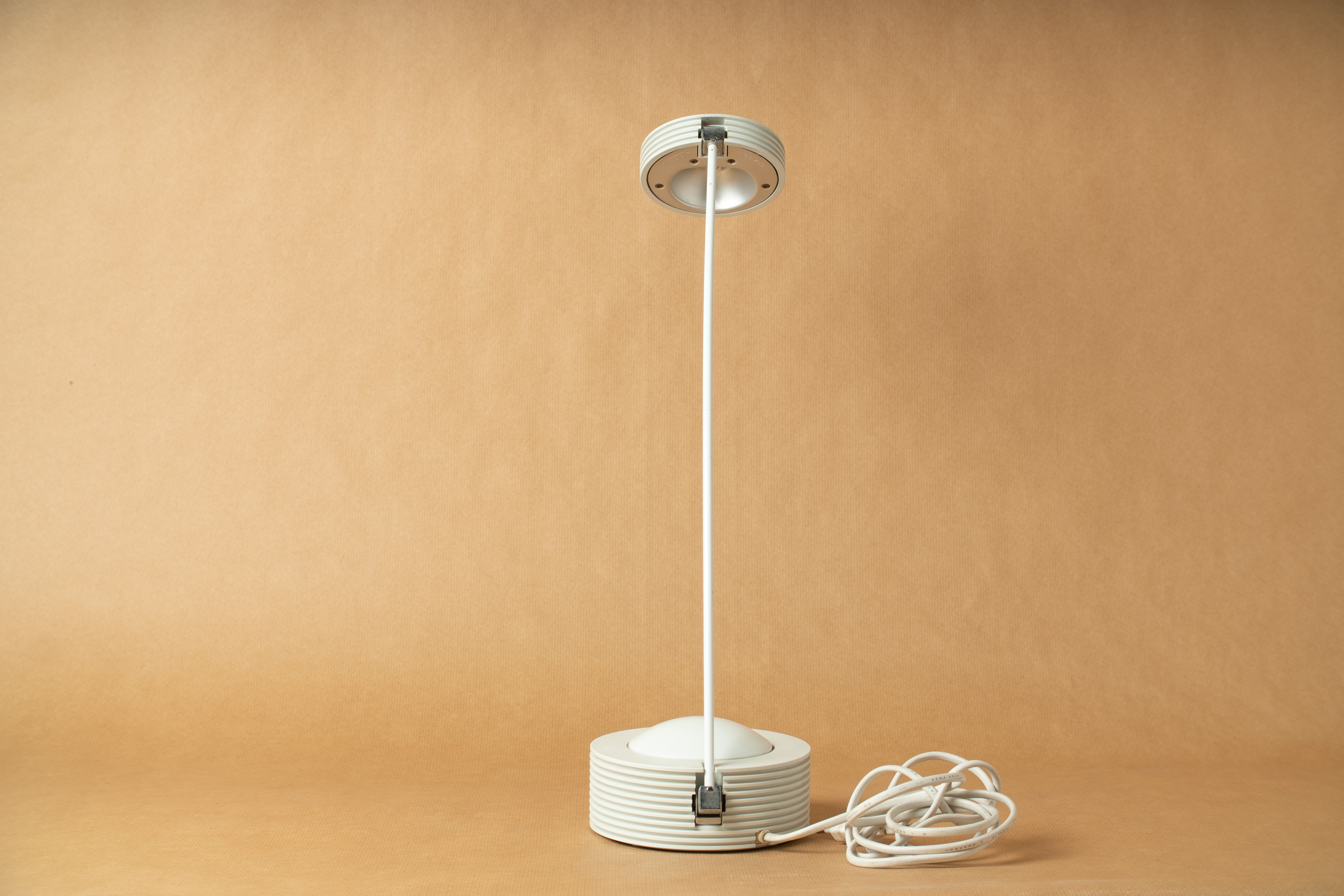 Desk table lamp vintage design 1980 reclining remote arm white