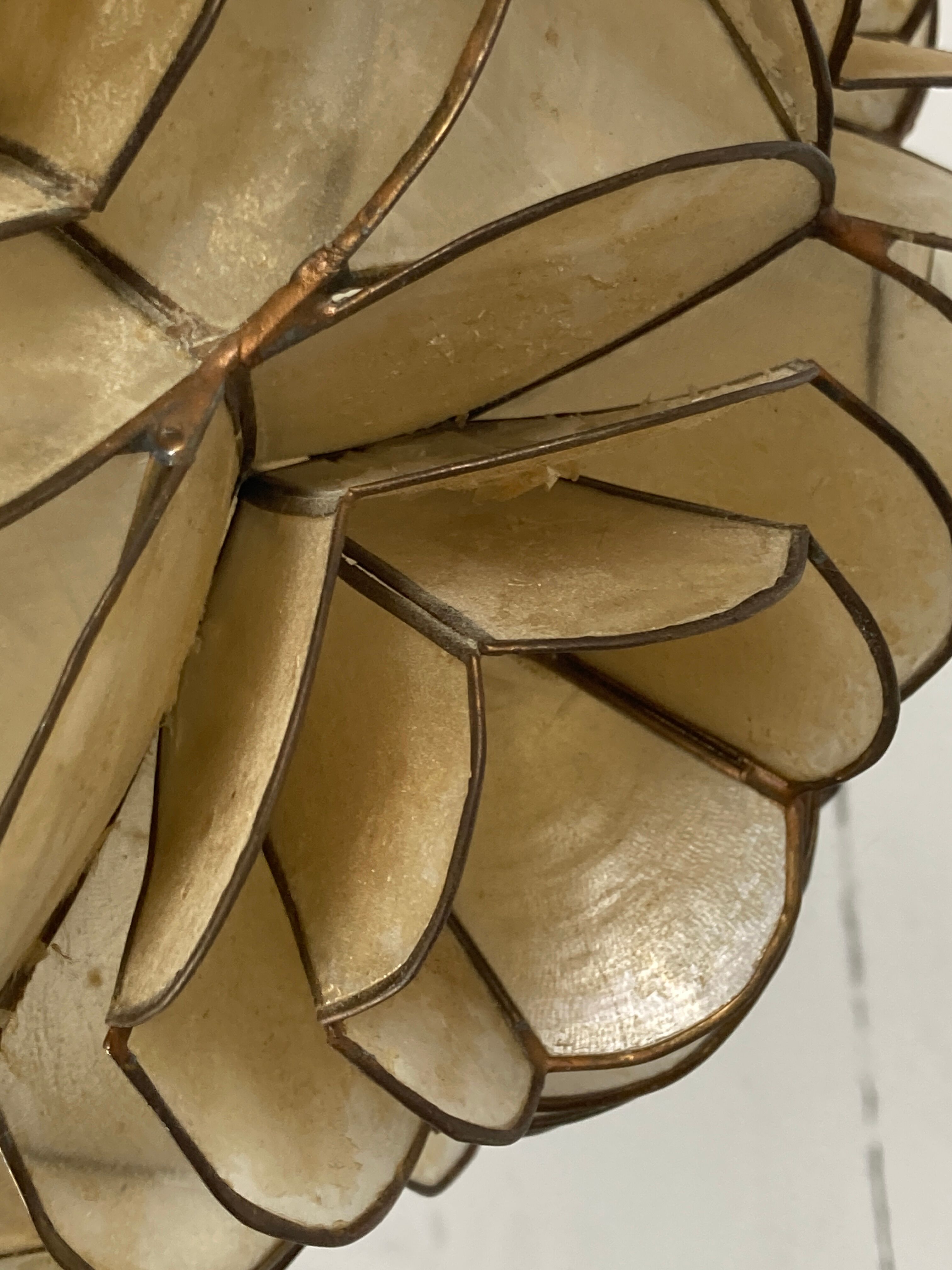 Suspension fleur Capiz « nacre », Allemagne 1960 par Rausch