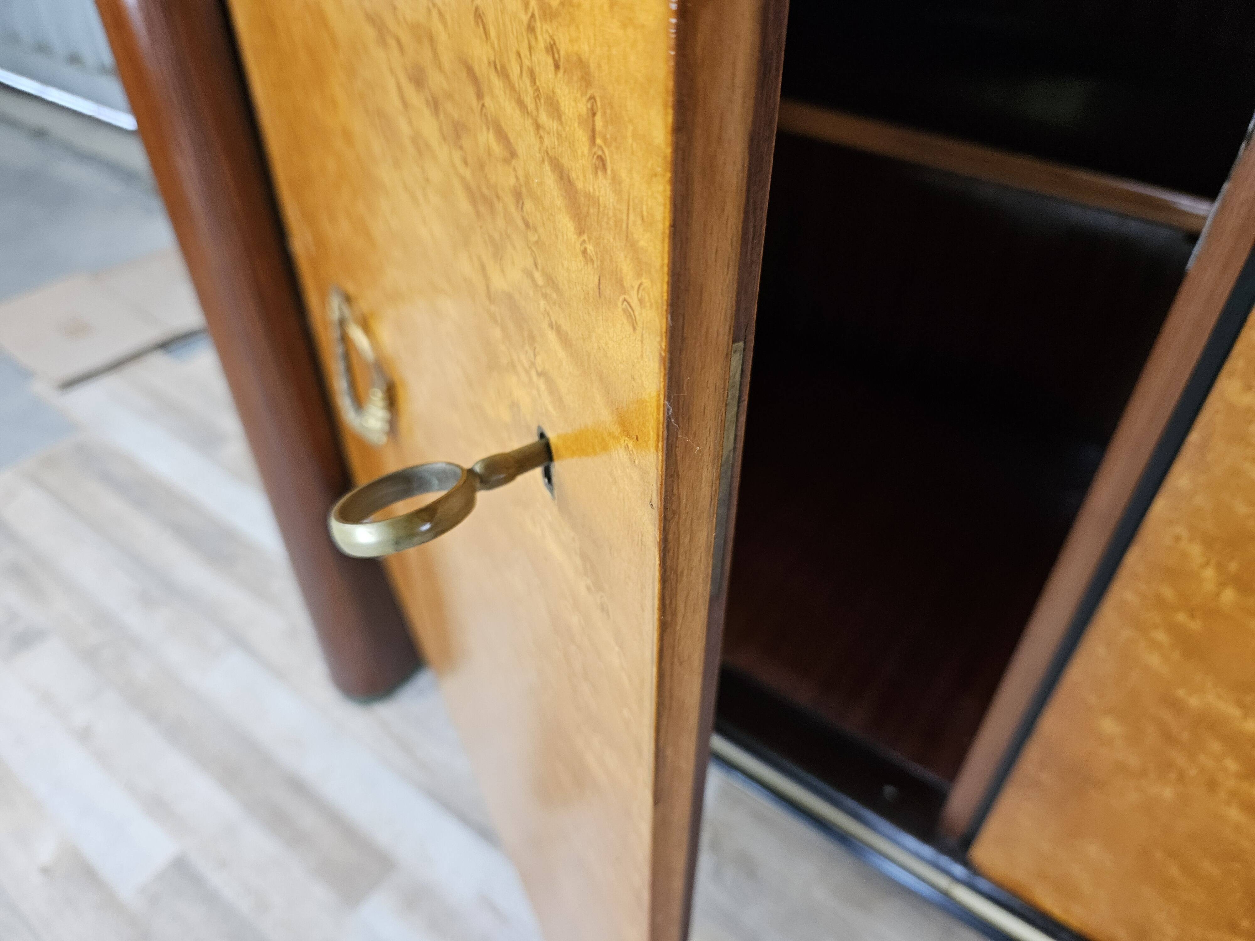 Art Decò Sideboard in Mahogany and Maple with Black Glass and Brass Finishi