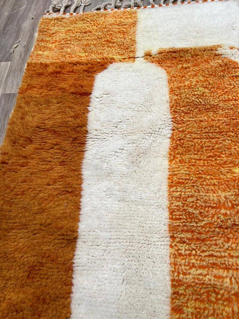 Traditional wool rug 200cm x 300cm