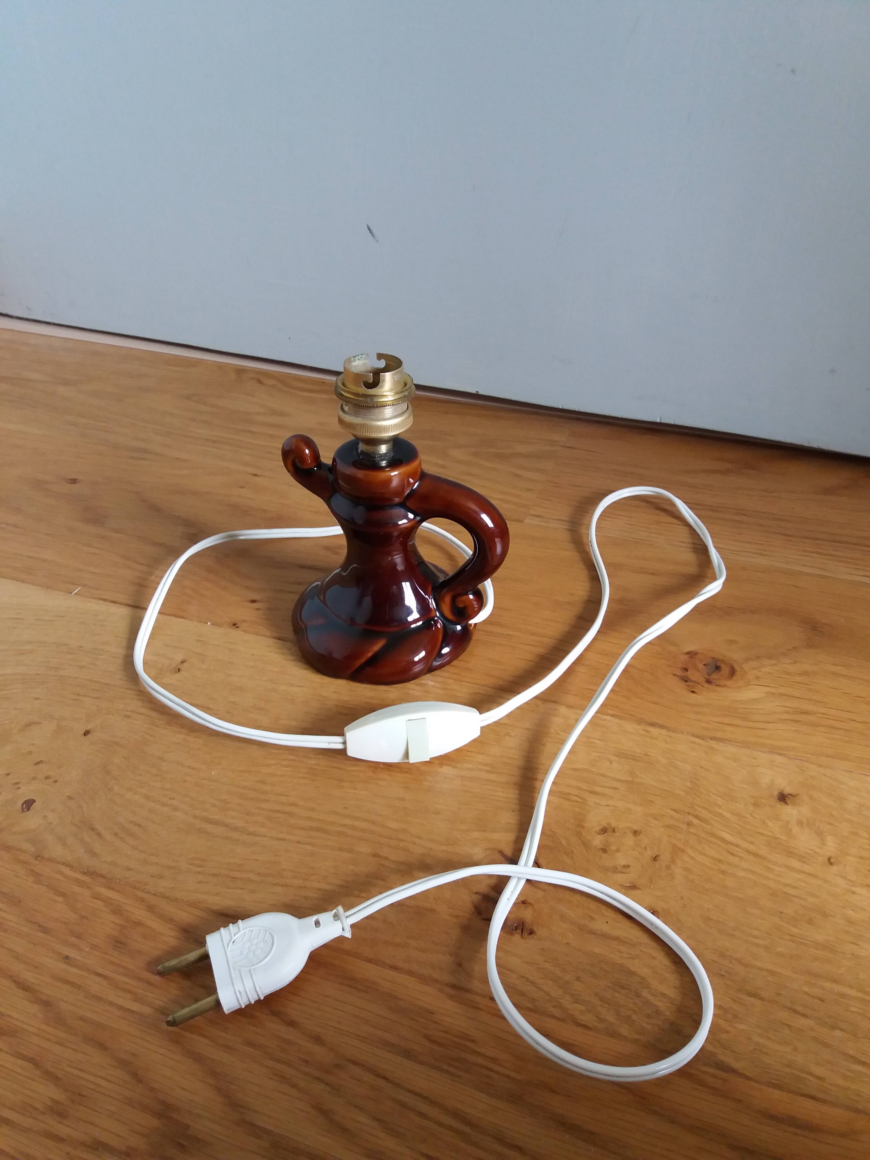 CVL table lamp with ceramic base