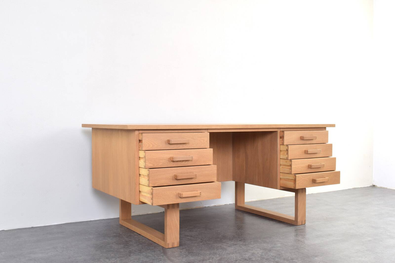 Mid-Century Oak Freestanding Desk by Torben Valeur & Henning Jensen for Dyr