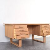 Mid-Century Oak Freestanding Desk by Torben Valeur & Henning Jensen for Dyr