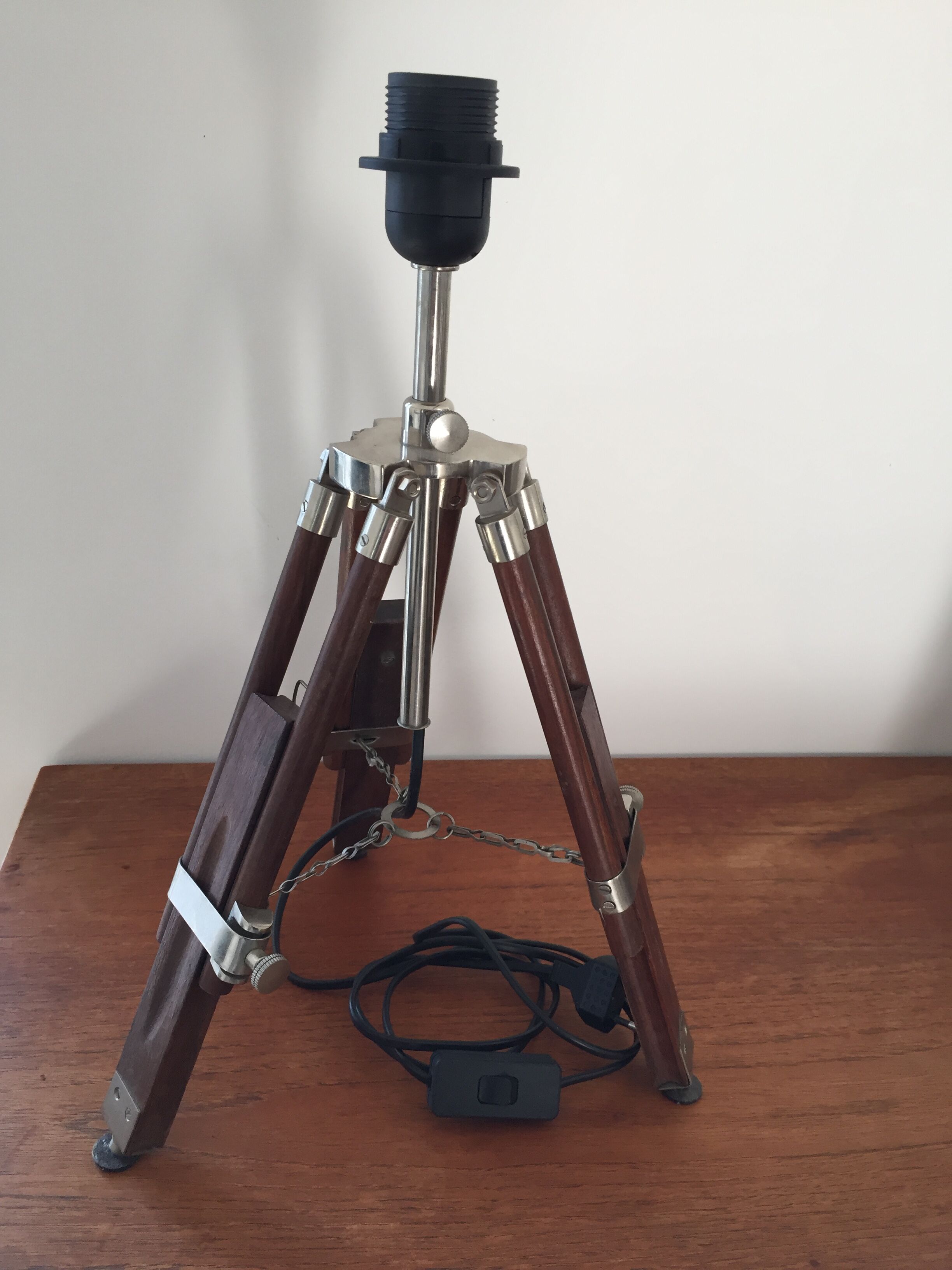 Lampe de marine tripode bois et métal argent