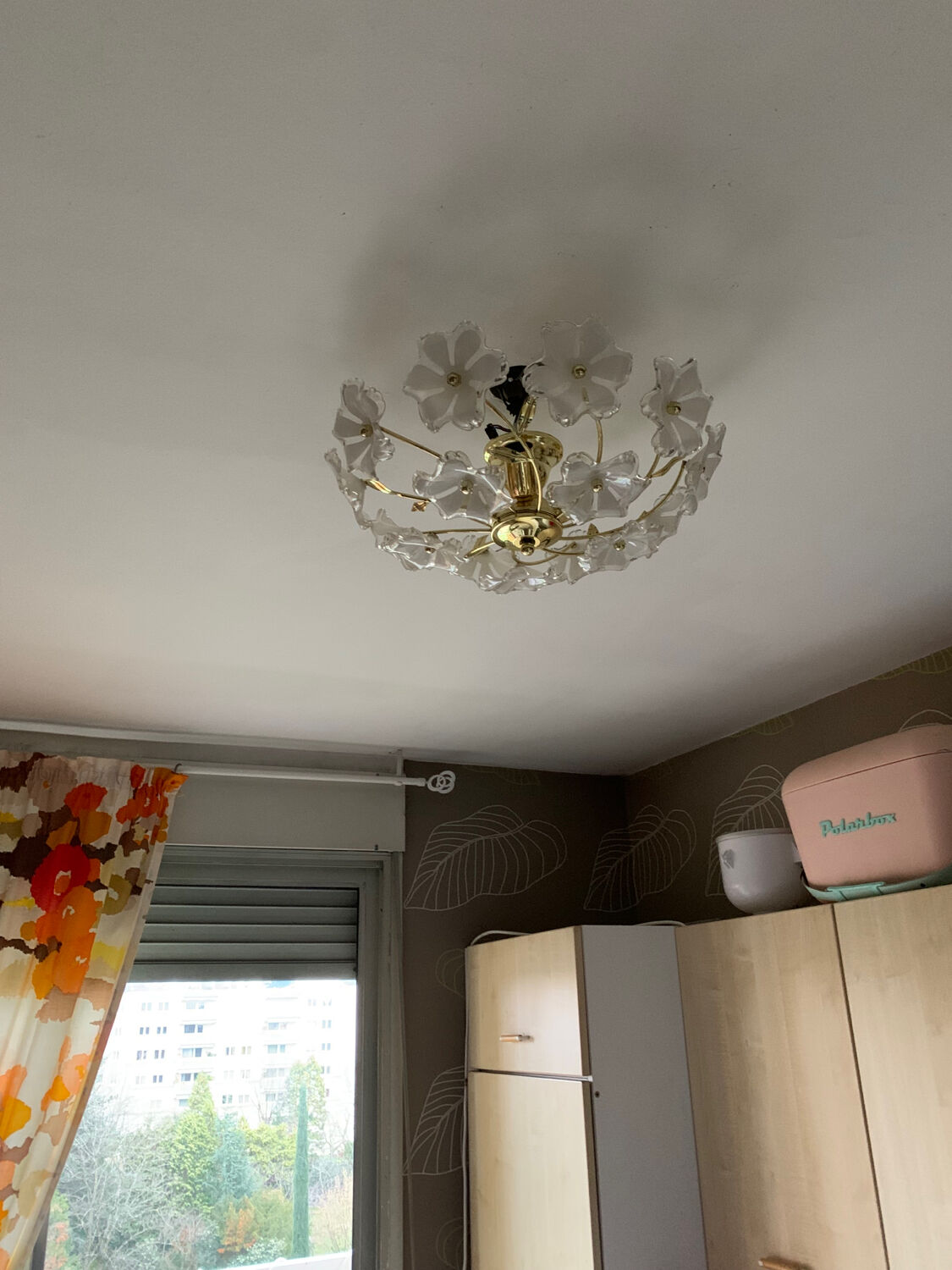 Ceiling chandelier with flowers