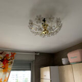 Ceiling chandelier with flowers