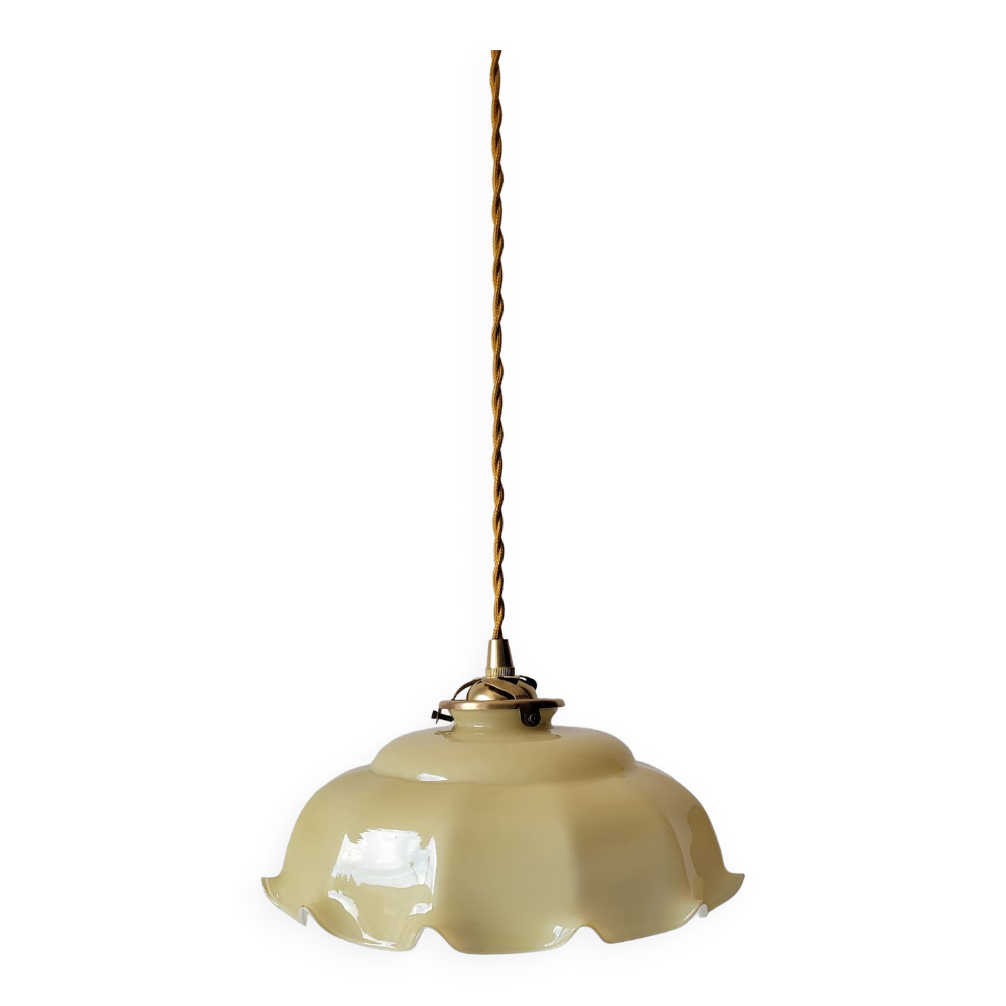 Opaline suspension