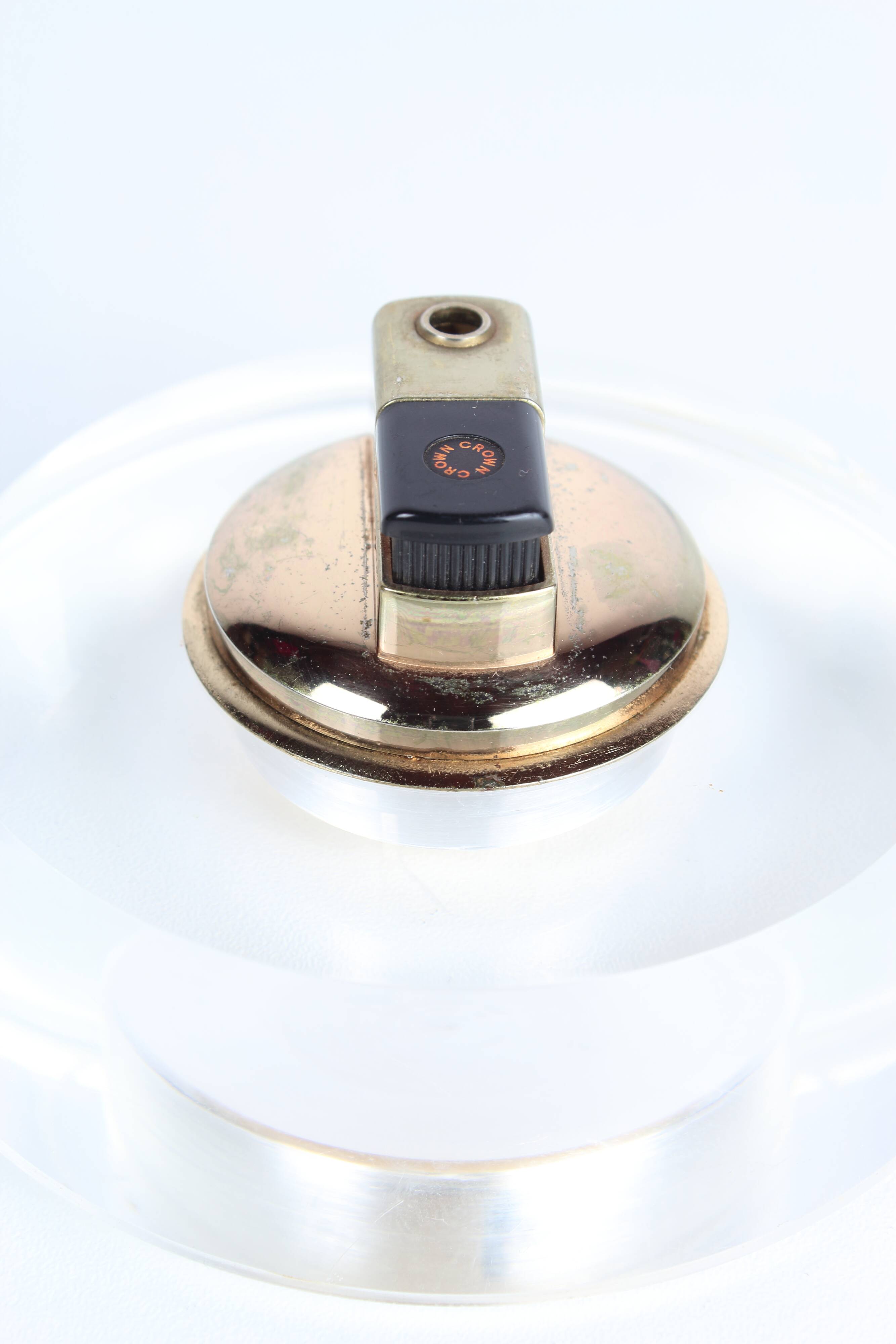 Table lighter in plexiglass and gold metal, Crespi style, 1970s.