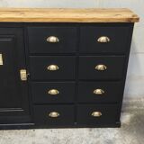 One-door workshop unit with eight black and gold drawers