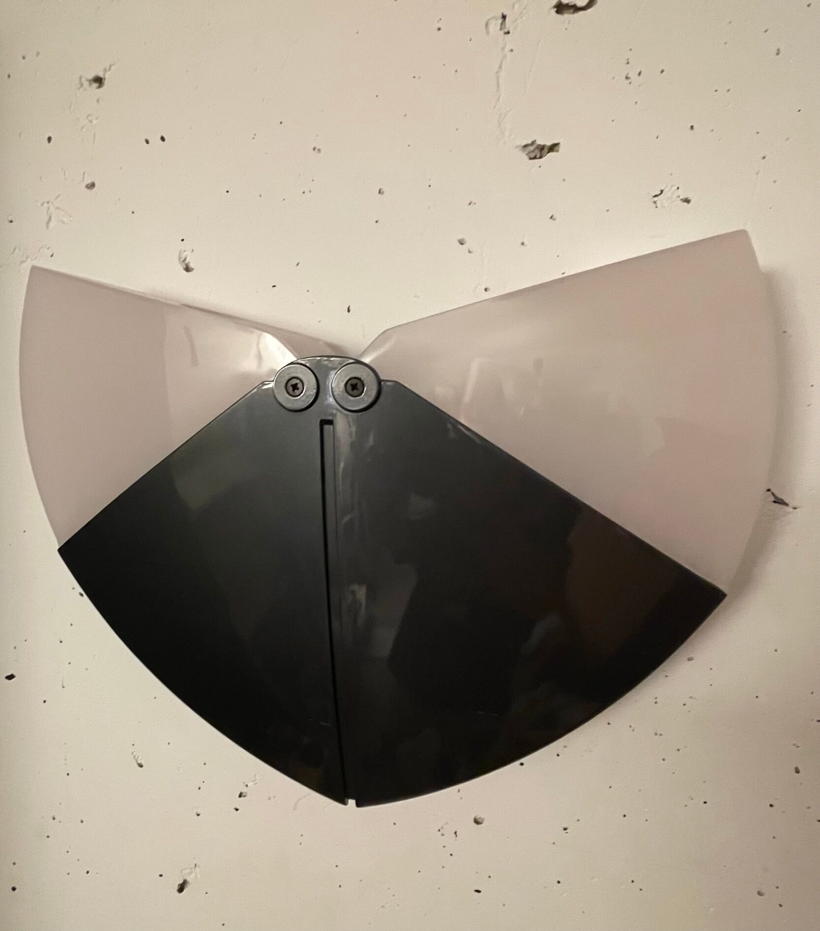 Pair of wall lamps Astolfo, Valerio Sacchetti, sirrah 1980