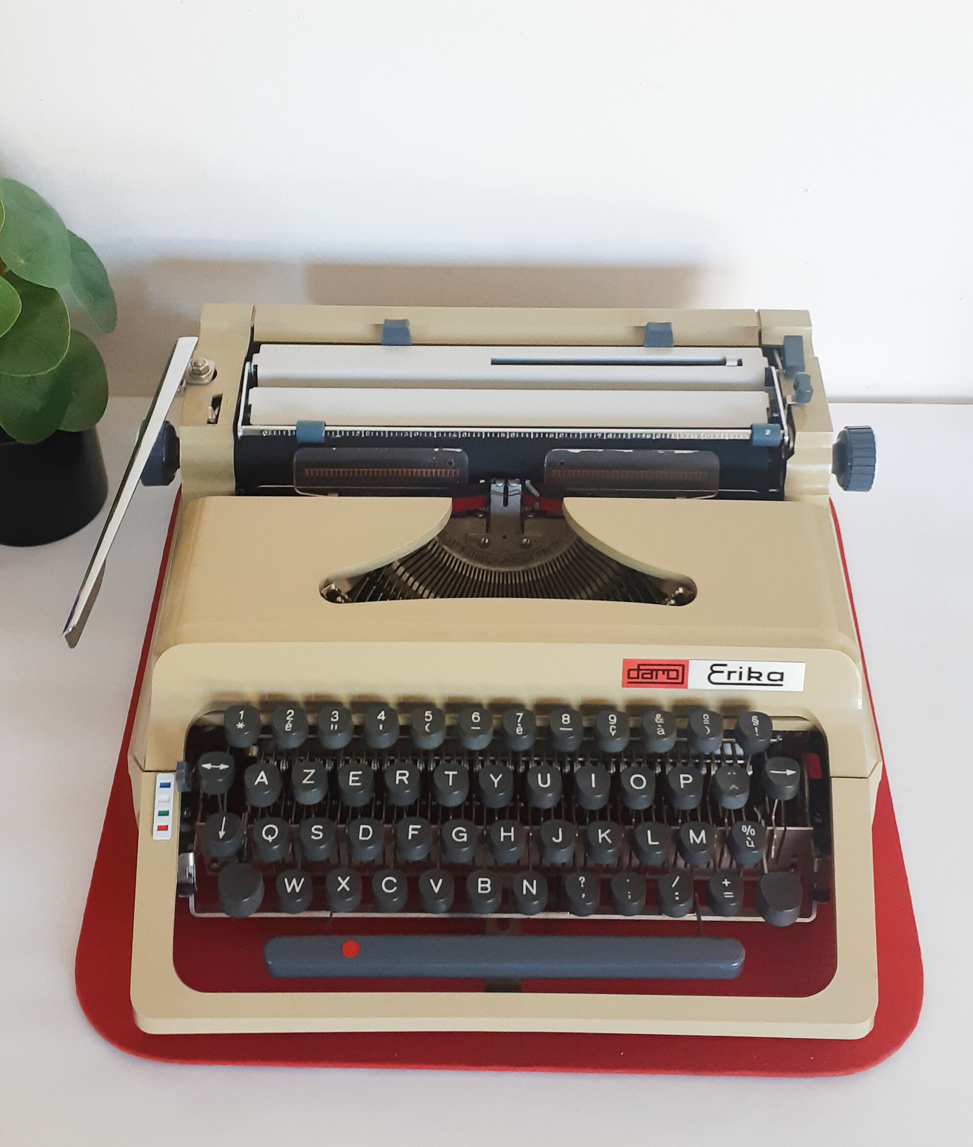 Typewriter Erika Daro , functional