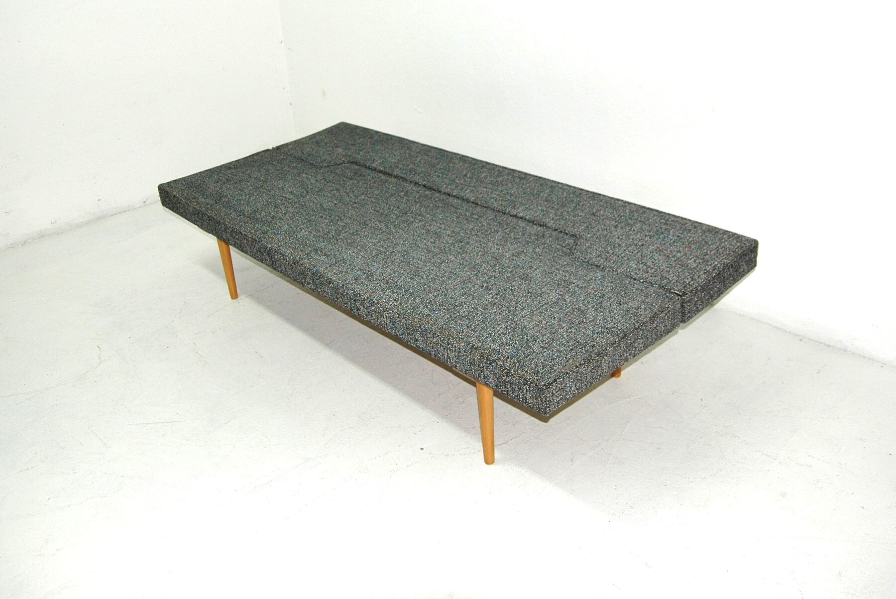 Midcentury sofa by Miroslav Navrátil, 1960s, Czechoslovakia