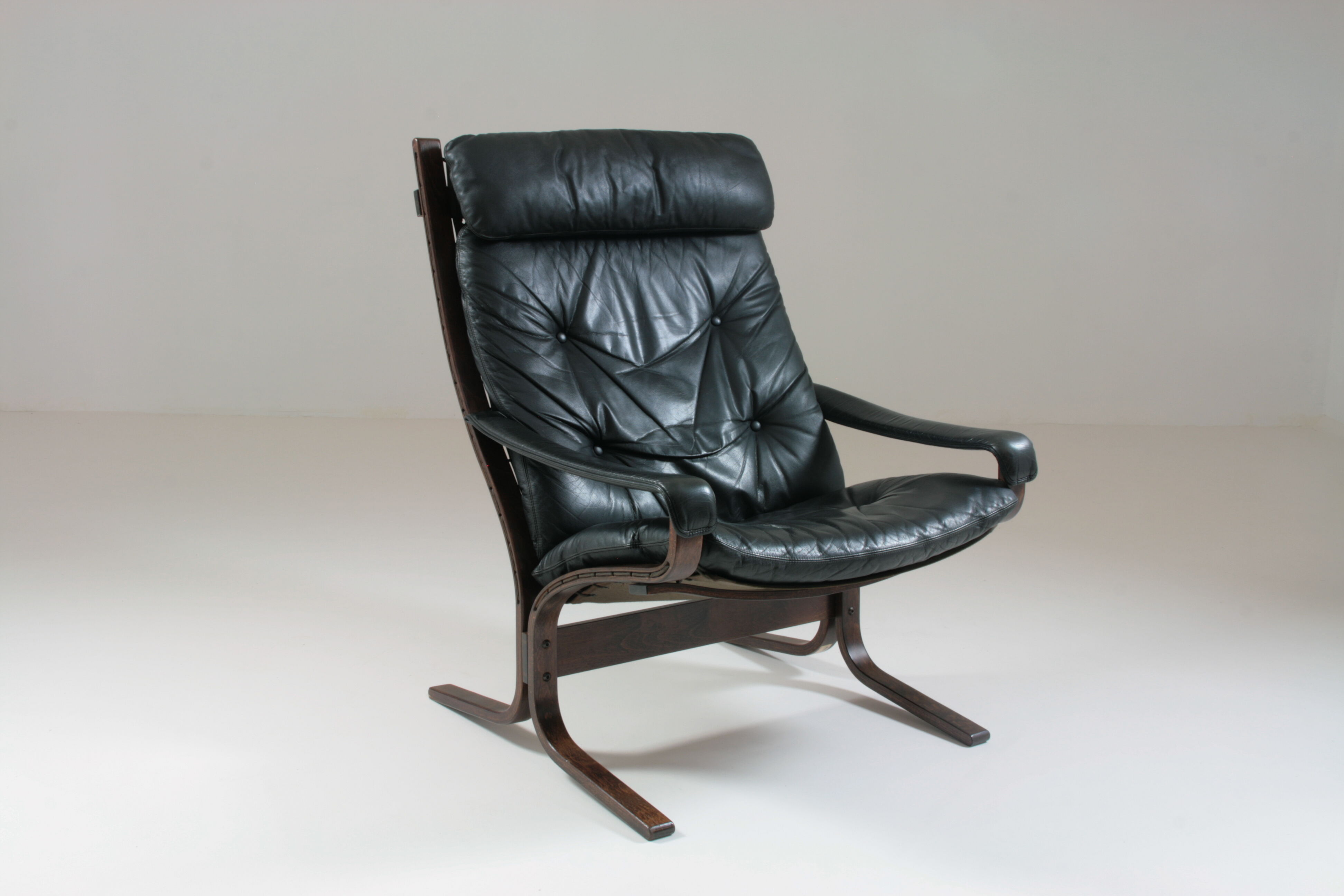 Vintage leather Siesta armchair with armrests by Ingmar Relling, Norway 1970
