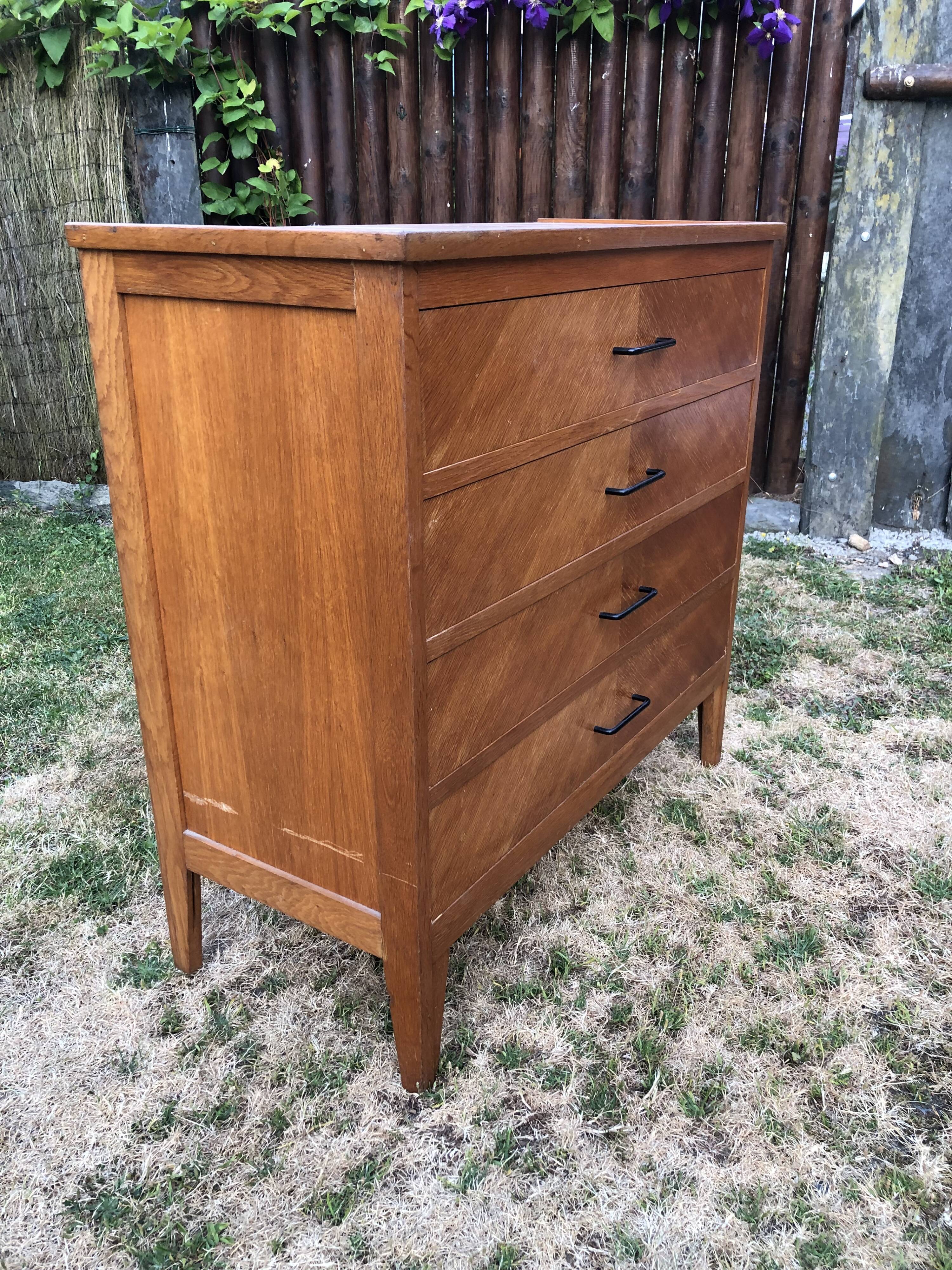 Vintage chest of drawers with 4 oak drawers