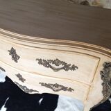 Commode baroque patinée taupe effet fumé vieilli