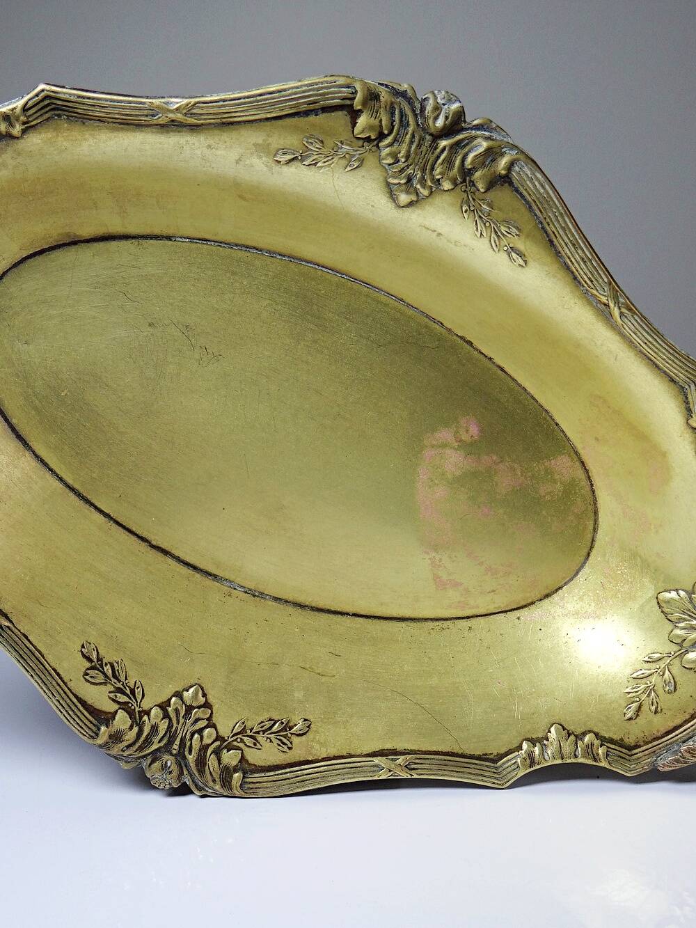 Large empty pocket bowl, antique rockwork, gilded metal, Louis XV style.