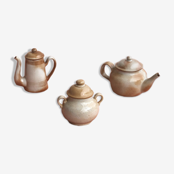 Sandstone teapots and sugar set