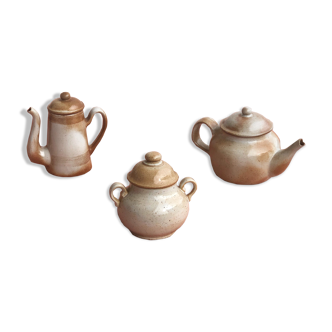 Sandstone teapots and sugar set