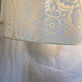Lampadaire arc pied chromé et dentelle