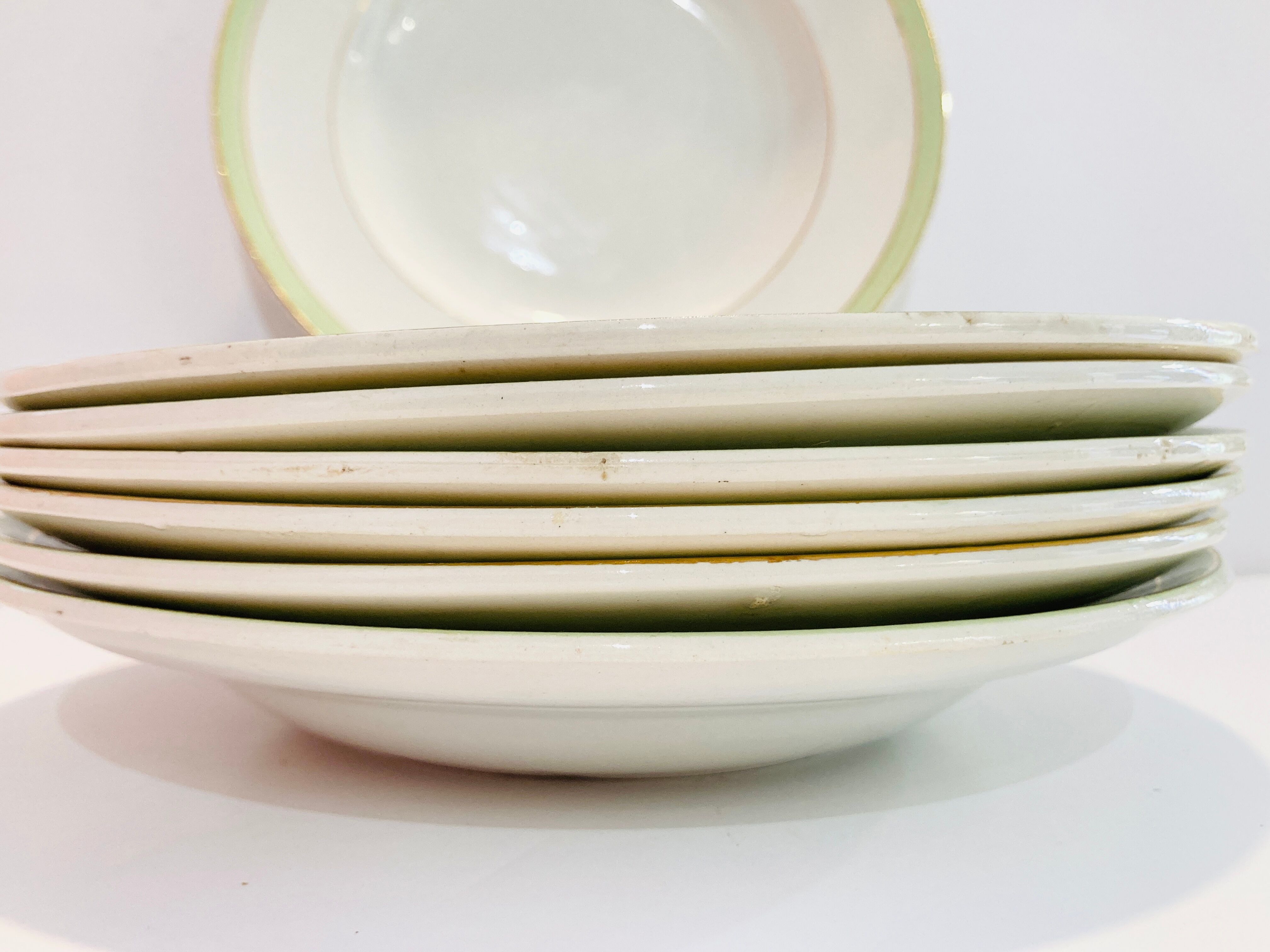 7 assiettes des années 60 verte et blanche - moulin des loups & orchies france