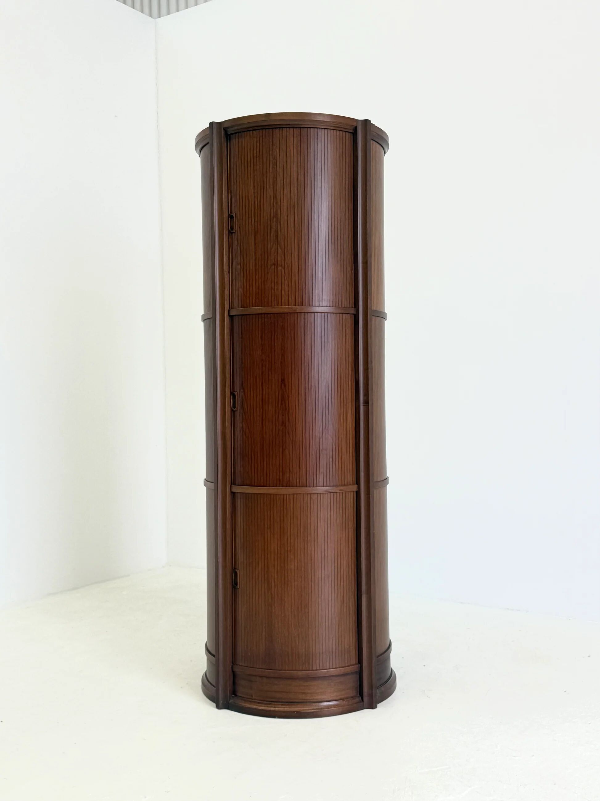 Sculptural Italian bar and storage cabinet by Gianfranco Frattini