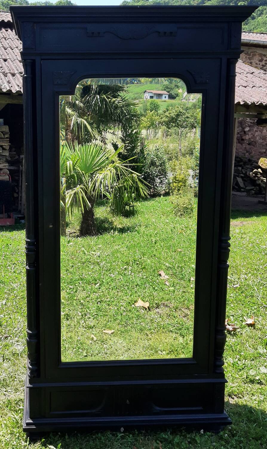 Dressmaker's cabinet with beveled triptych mirrors. (Mirror cabinet)