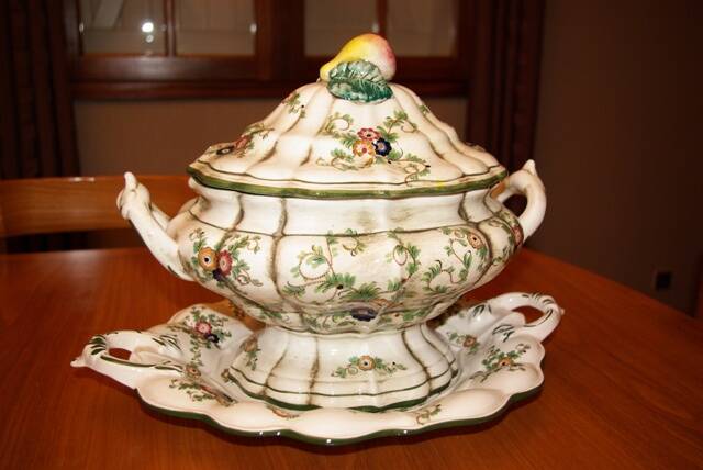 Decorative oval tureen & platter