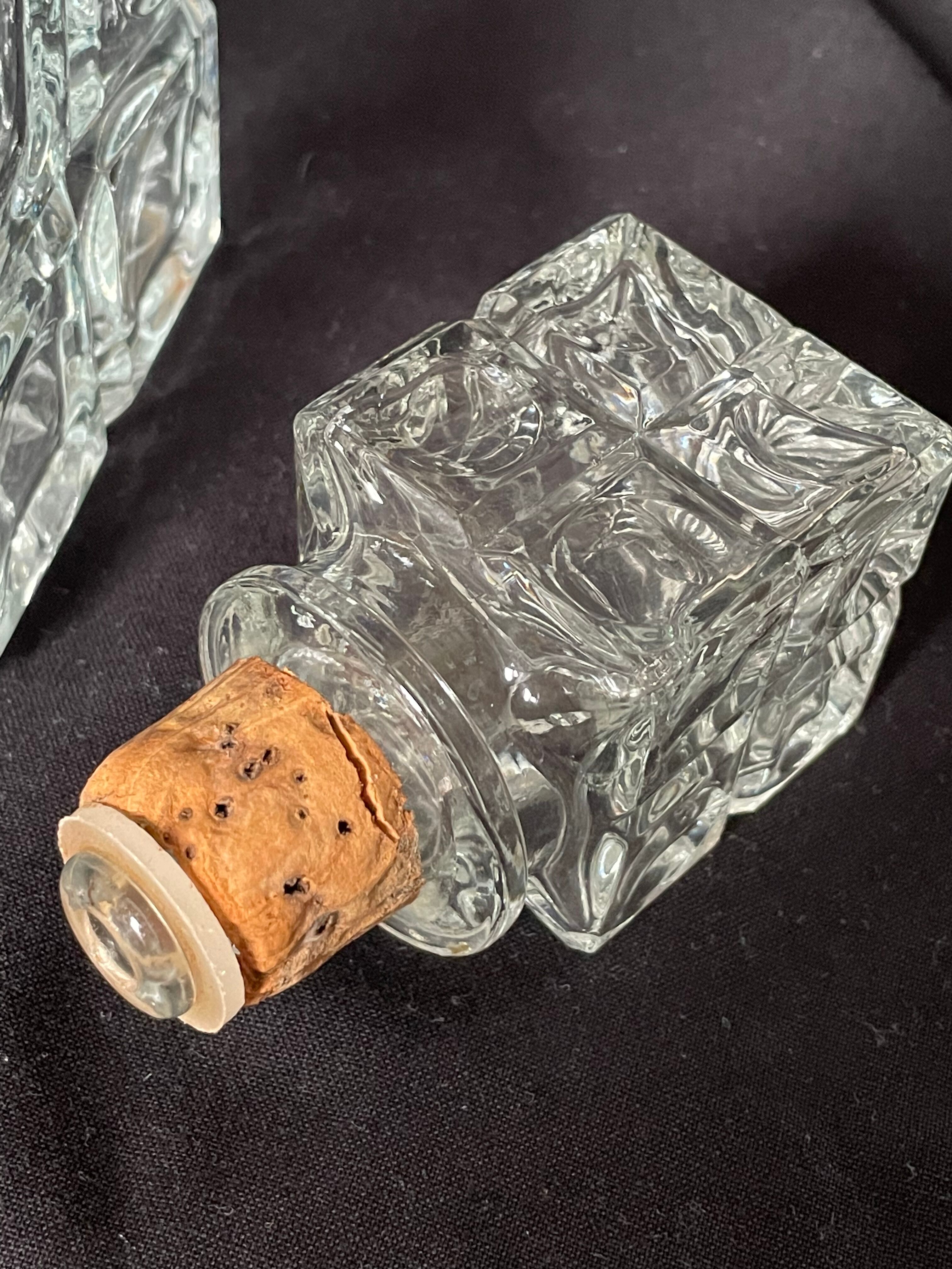 Vintage square whisky decanter square cap