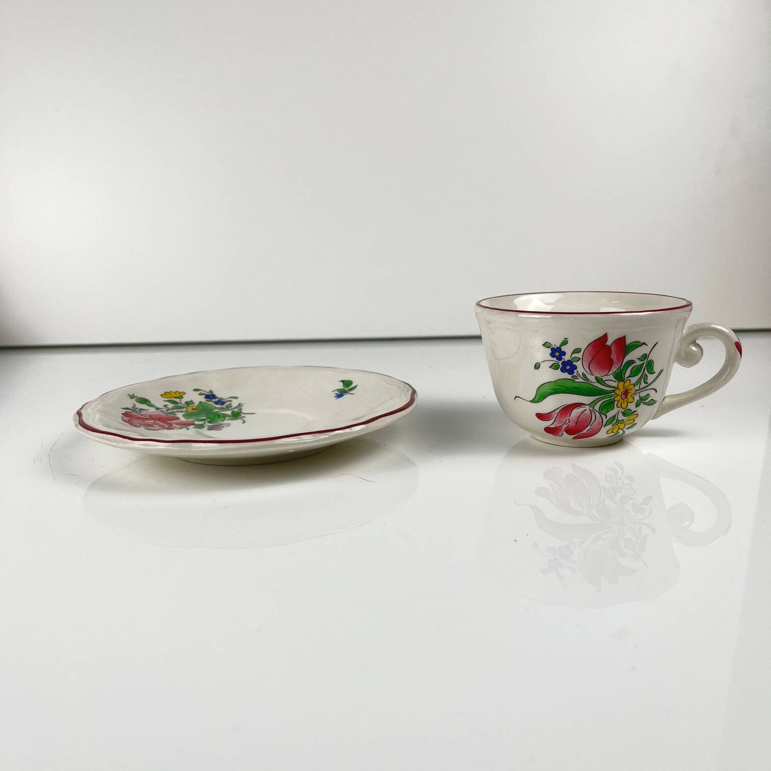 Set of 4 coffee cups with saucers model Réverbère by KG Lunéville