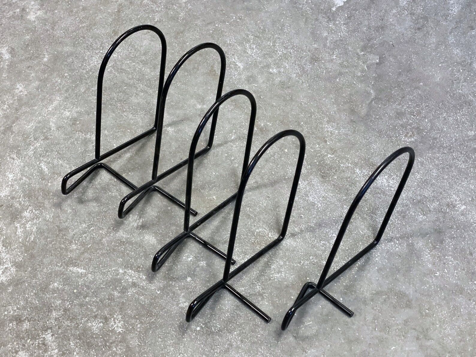 Set of 5 Vintage black wire metal Bookends, Minimalistic design