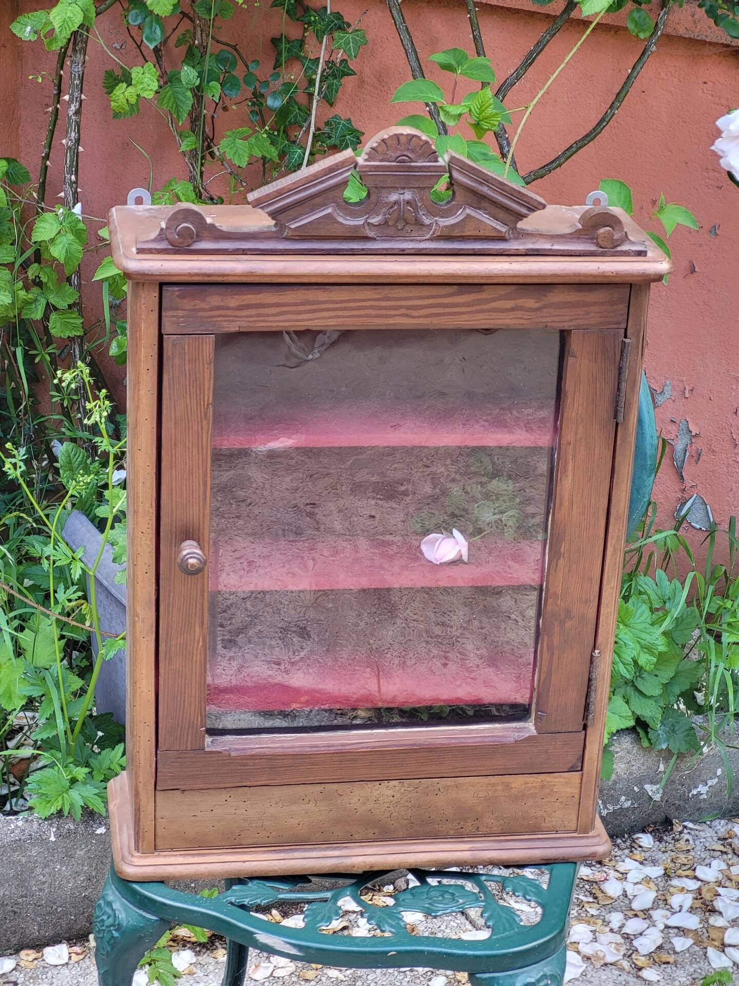 Wall cabinet