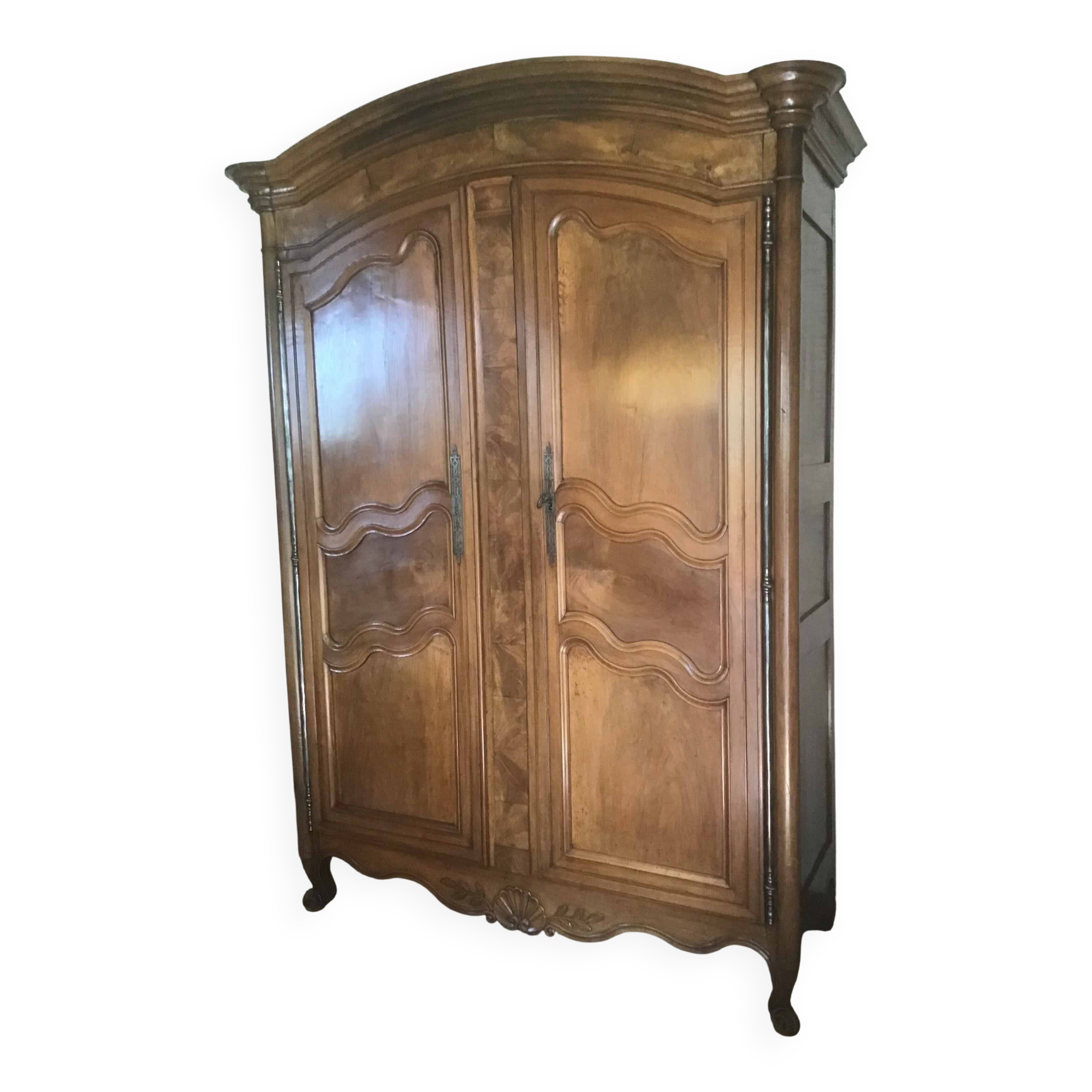 Louis XV wardrobe "gendarme hat"