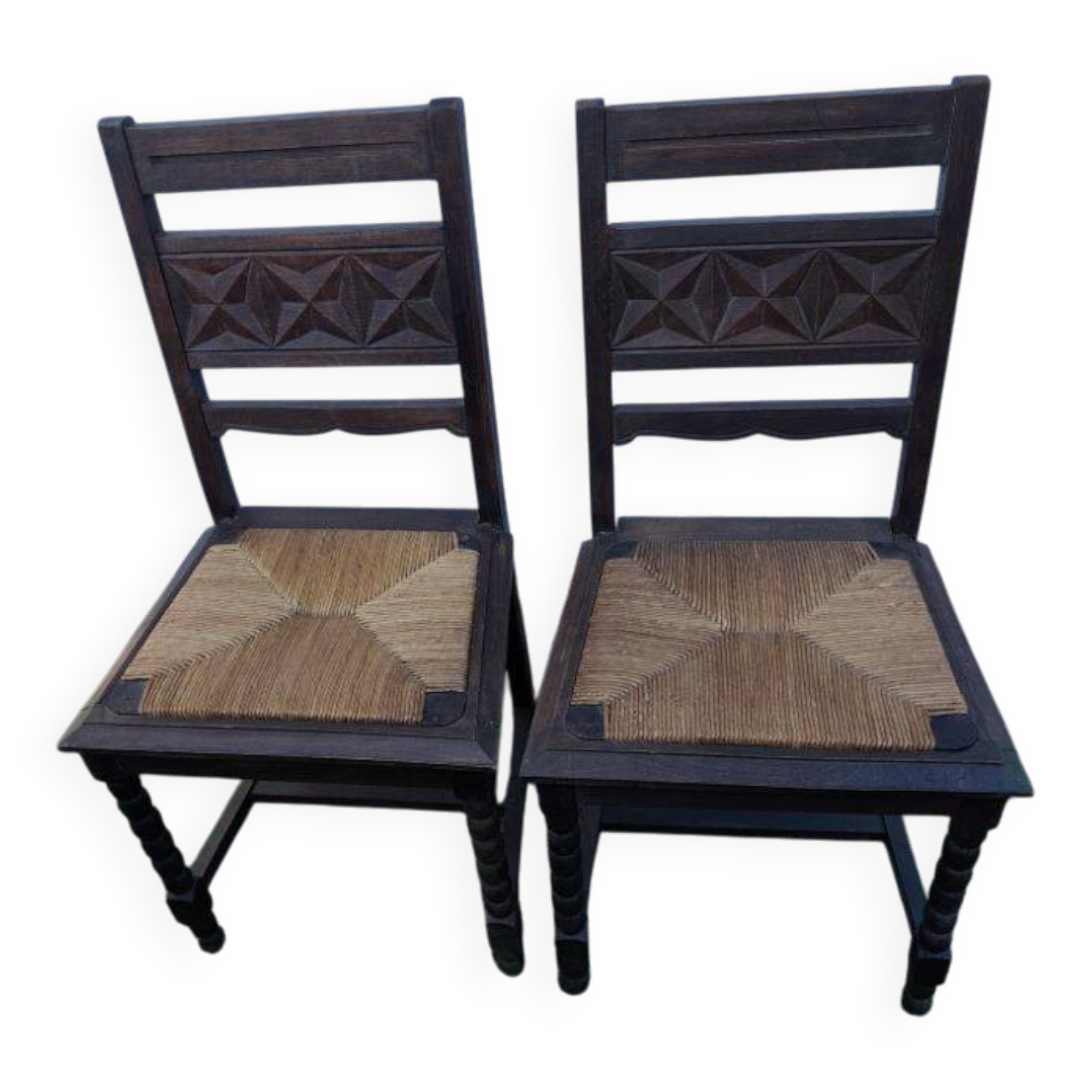 Pair of Vintage Chairs in Carved Wood and Woven Straw Seat - Style