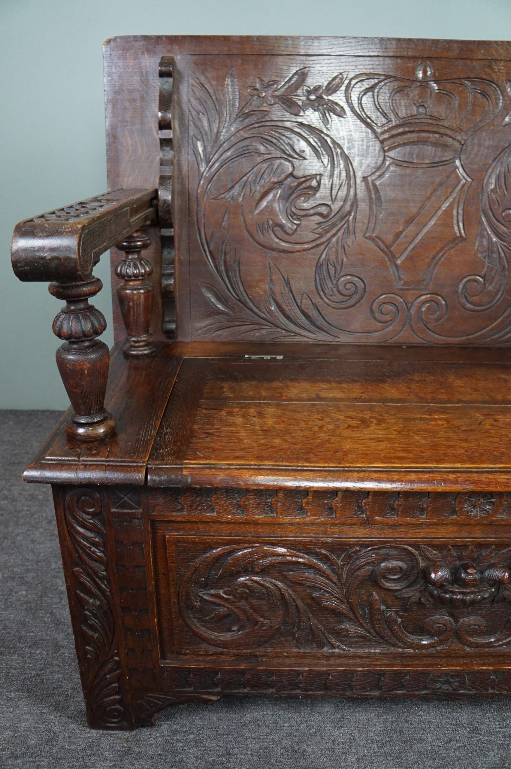 Entrance bench and decorated wooden table valve bench