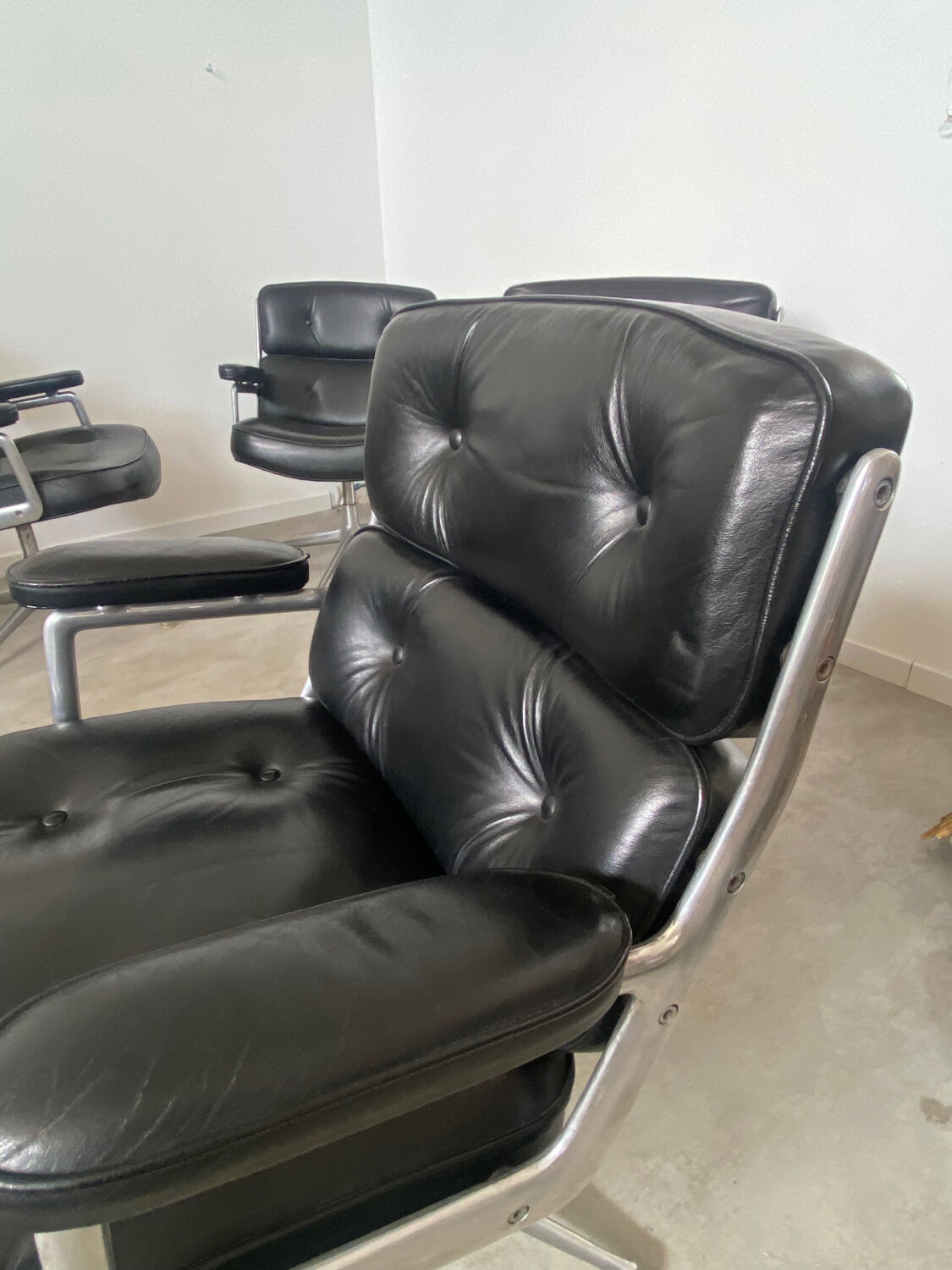 6 fauteuils en cuir Lobby Chair design Ray et Charles Eames, Hermann Miller