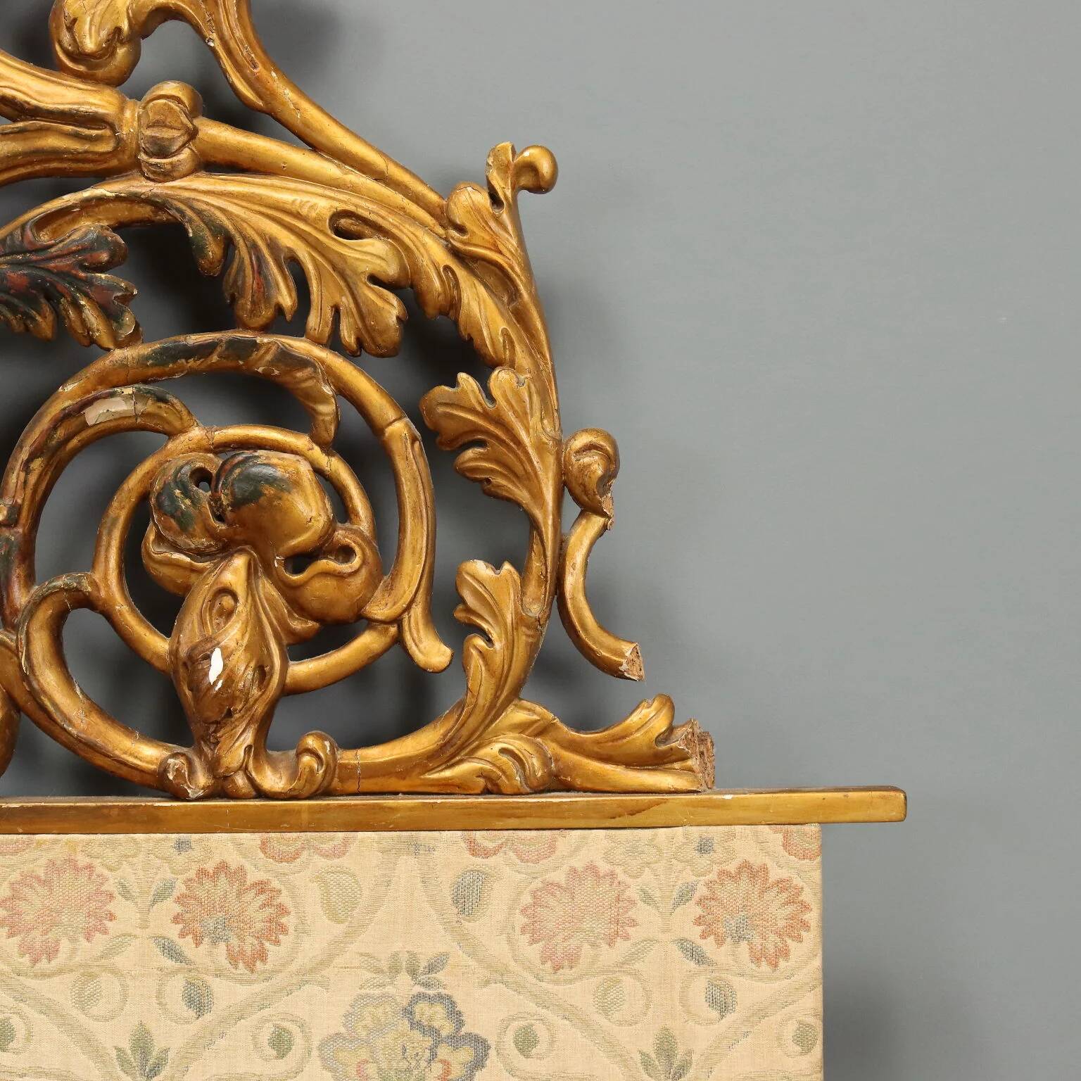 Tête de lit double sculptée et dorée