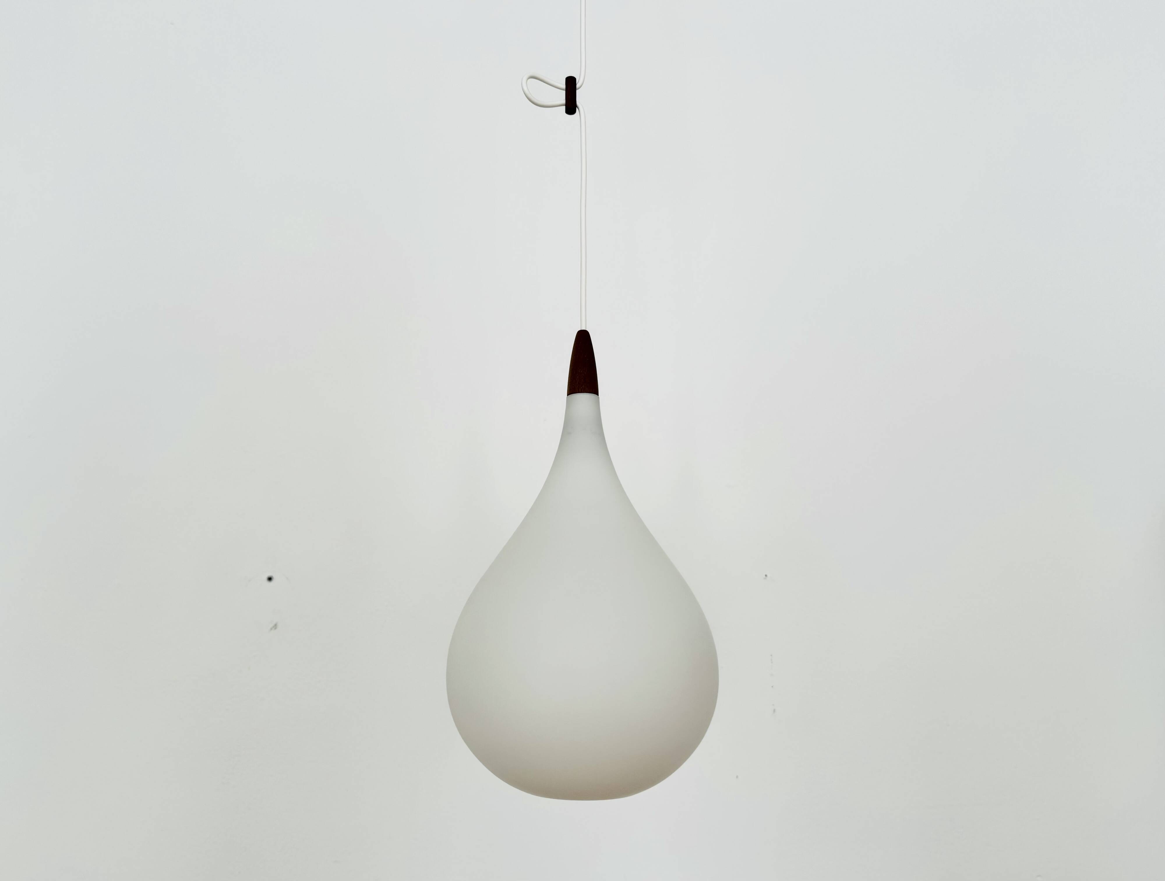 Lampe à Suspension Opaline par Uno et Östen Kristiansson