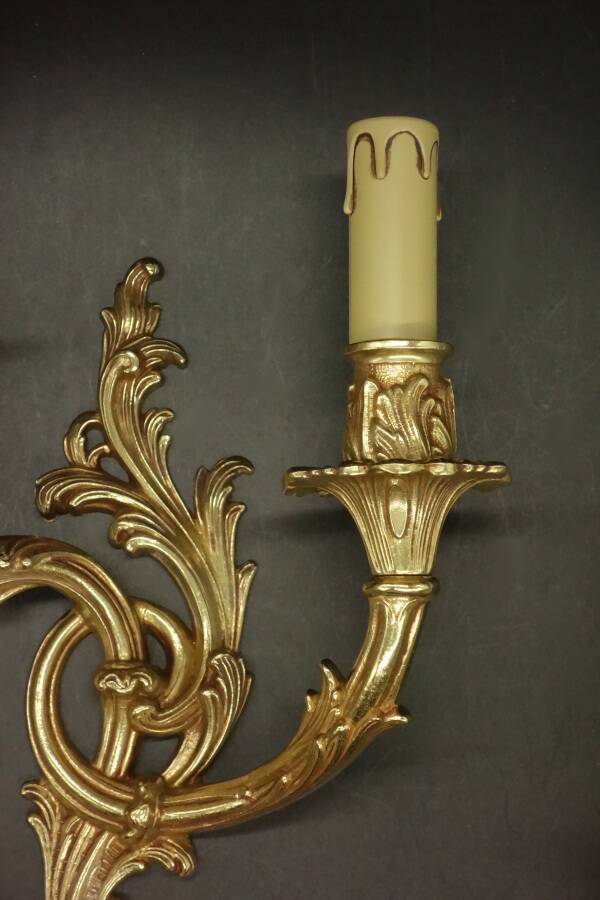 Large pair of Rocaille / Rococo / Baroque style wall lights - gilded bronze