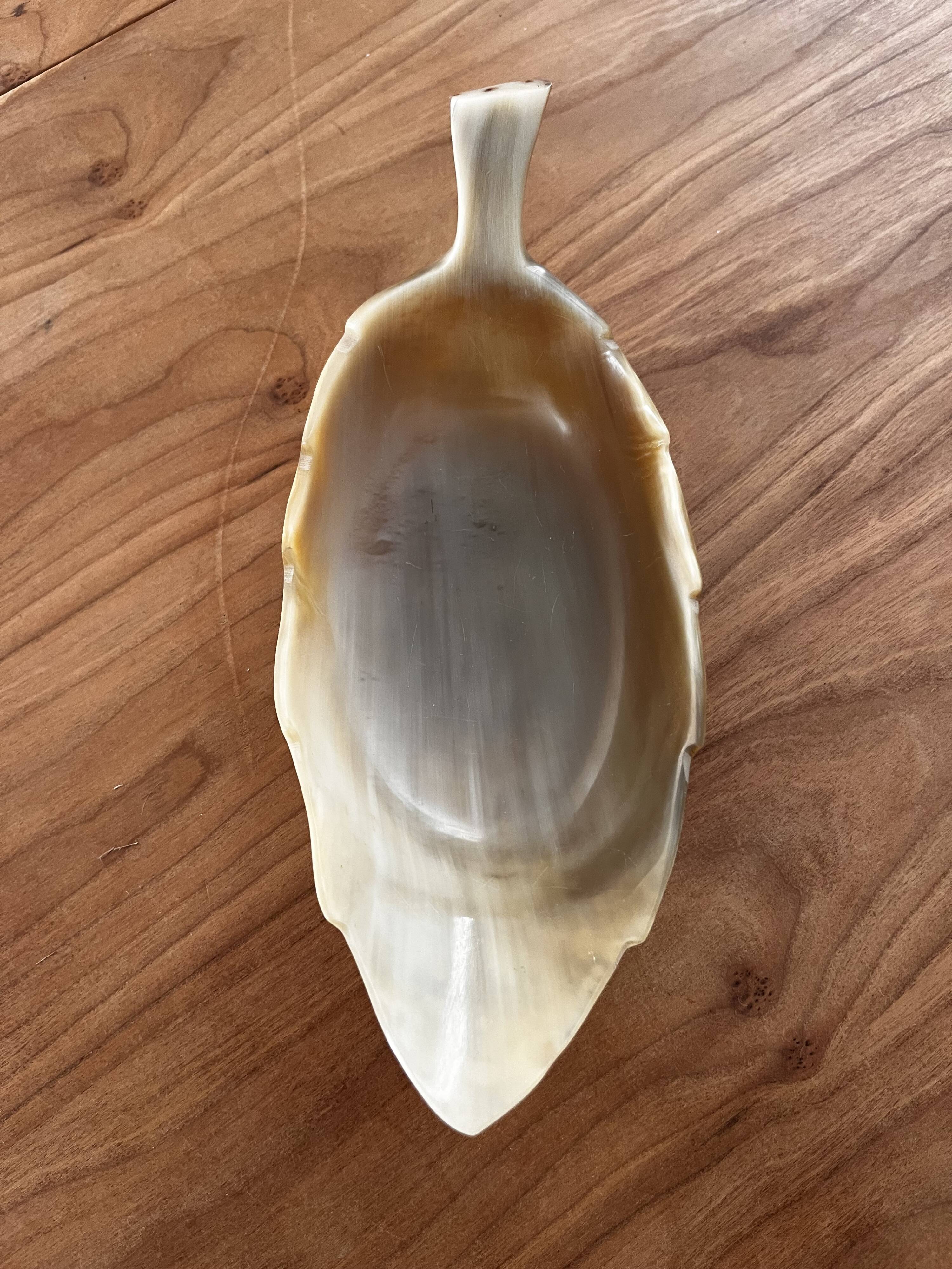 Bakelite pocket emptier