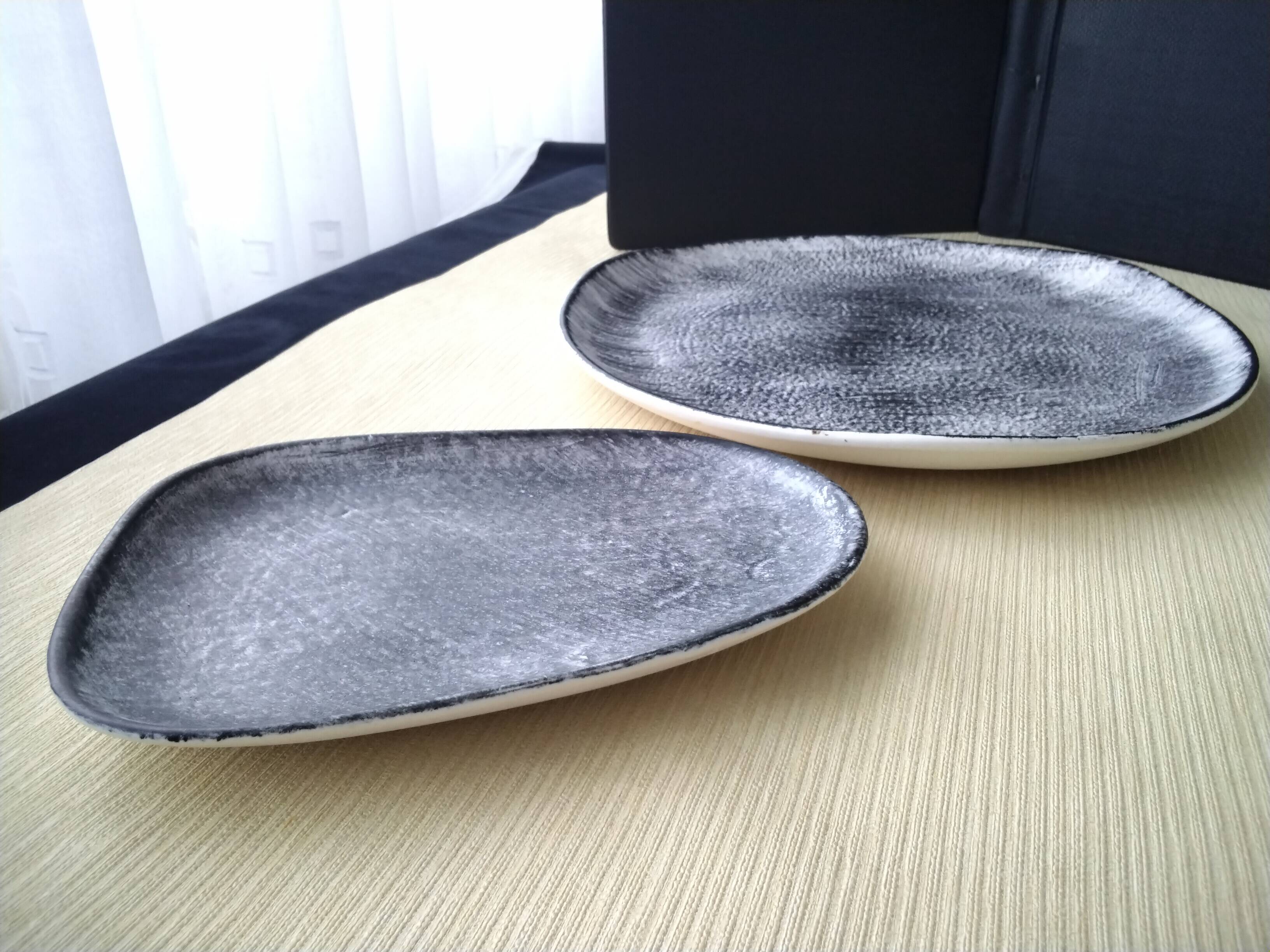 Dish and bowl set in gray sandstone Crépuscule model