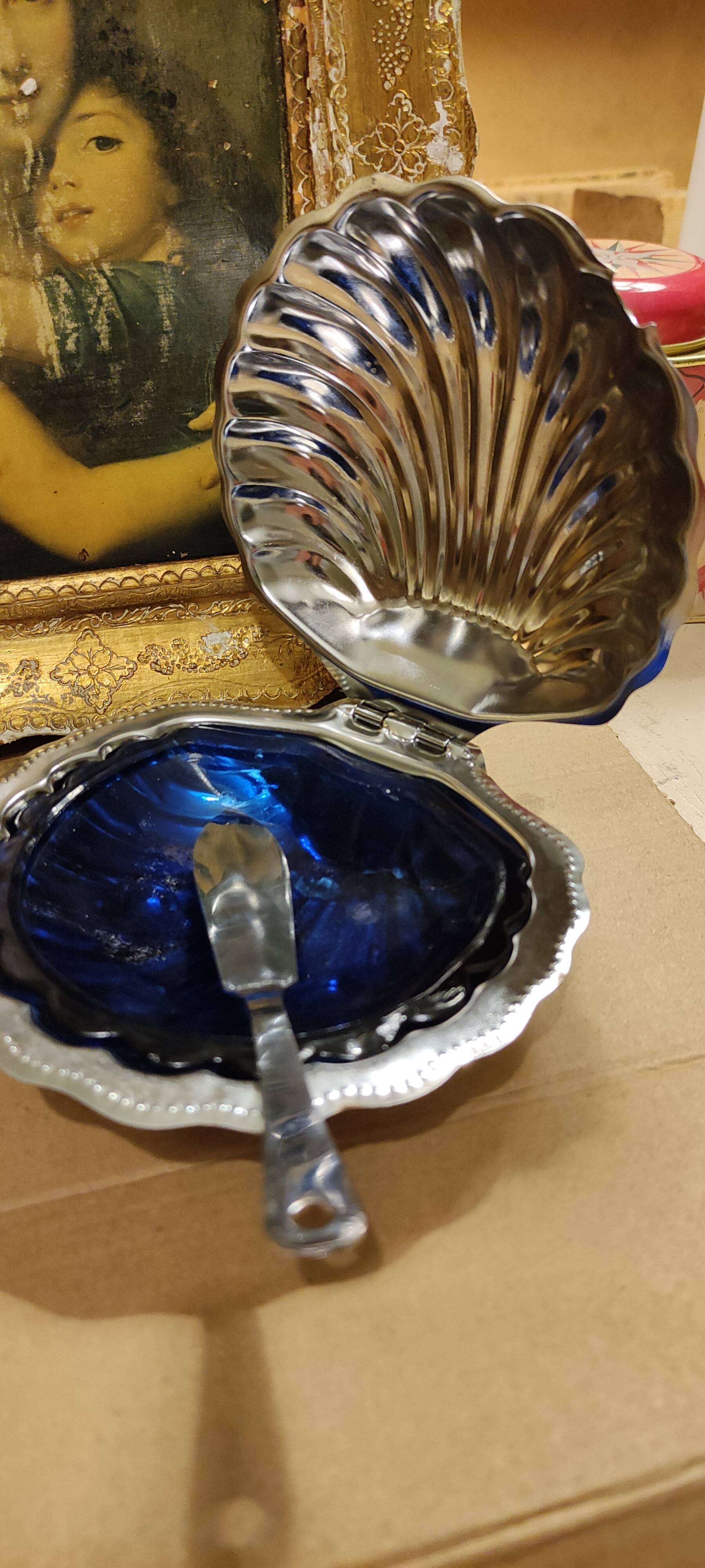 Vintage silver metal butter in shell shape