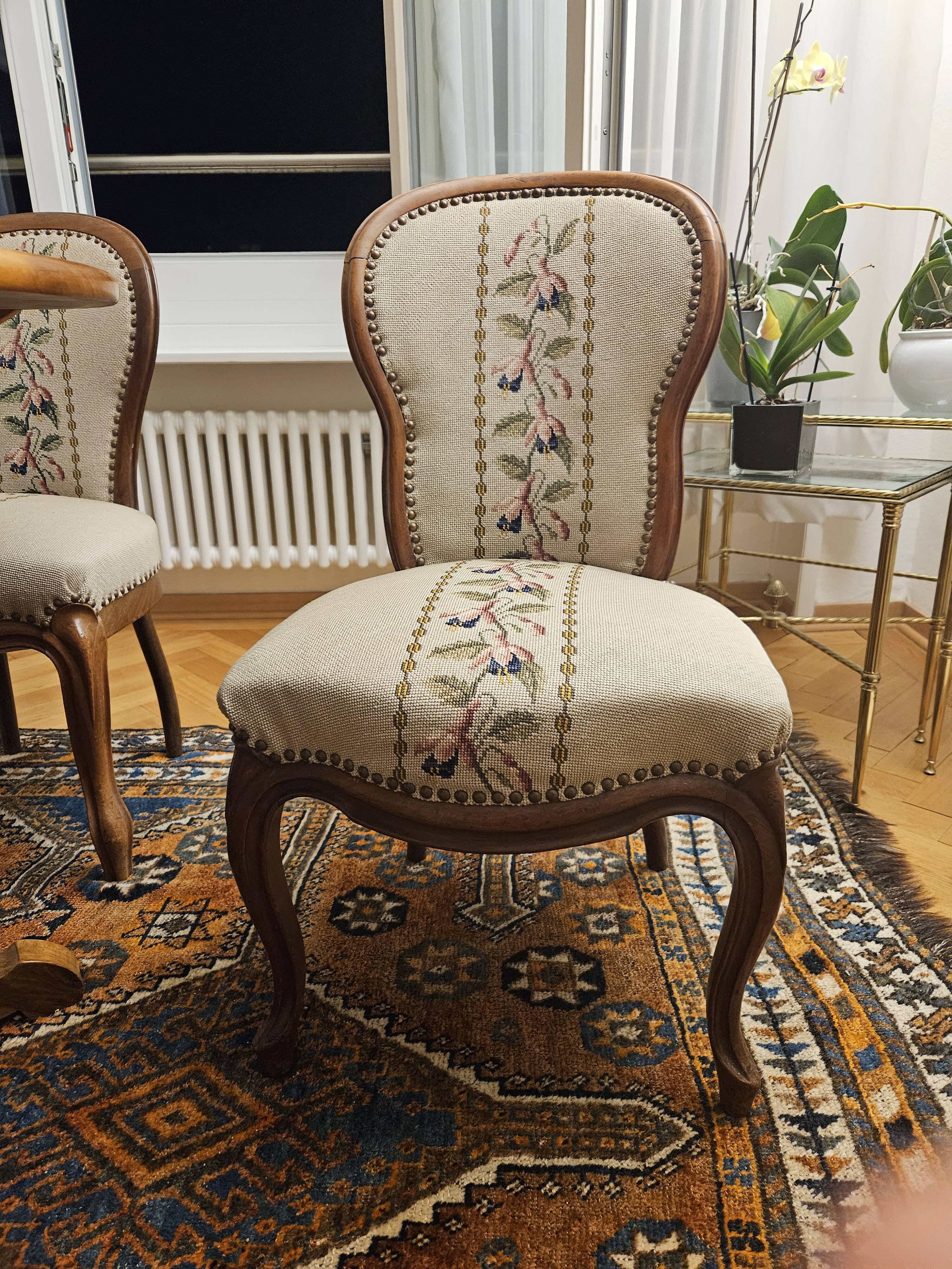 table and chairs