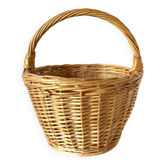 Round woven wicker basket