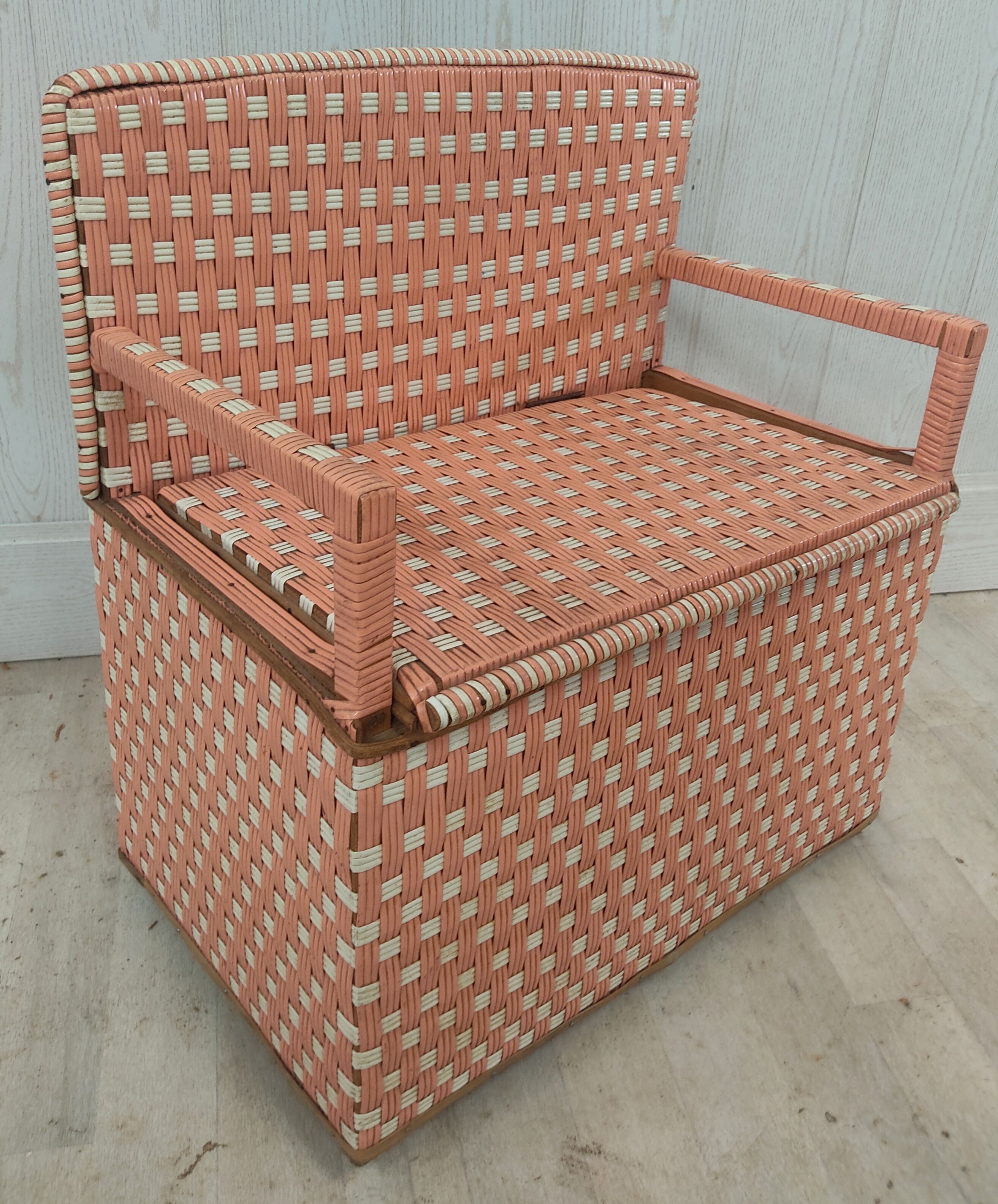 Bench chest child scoubidou