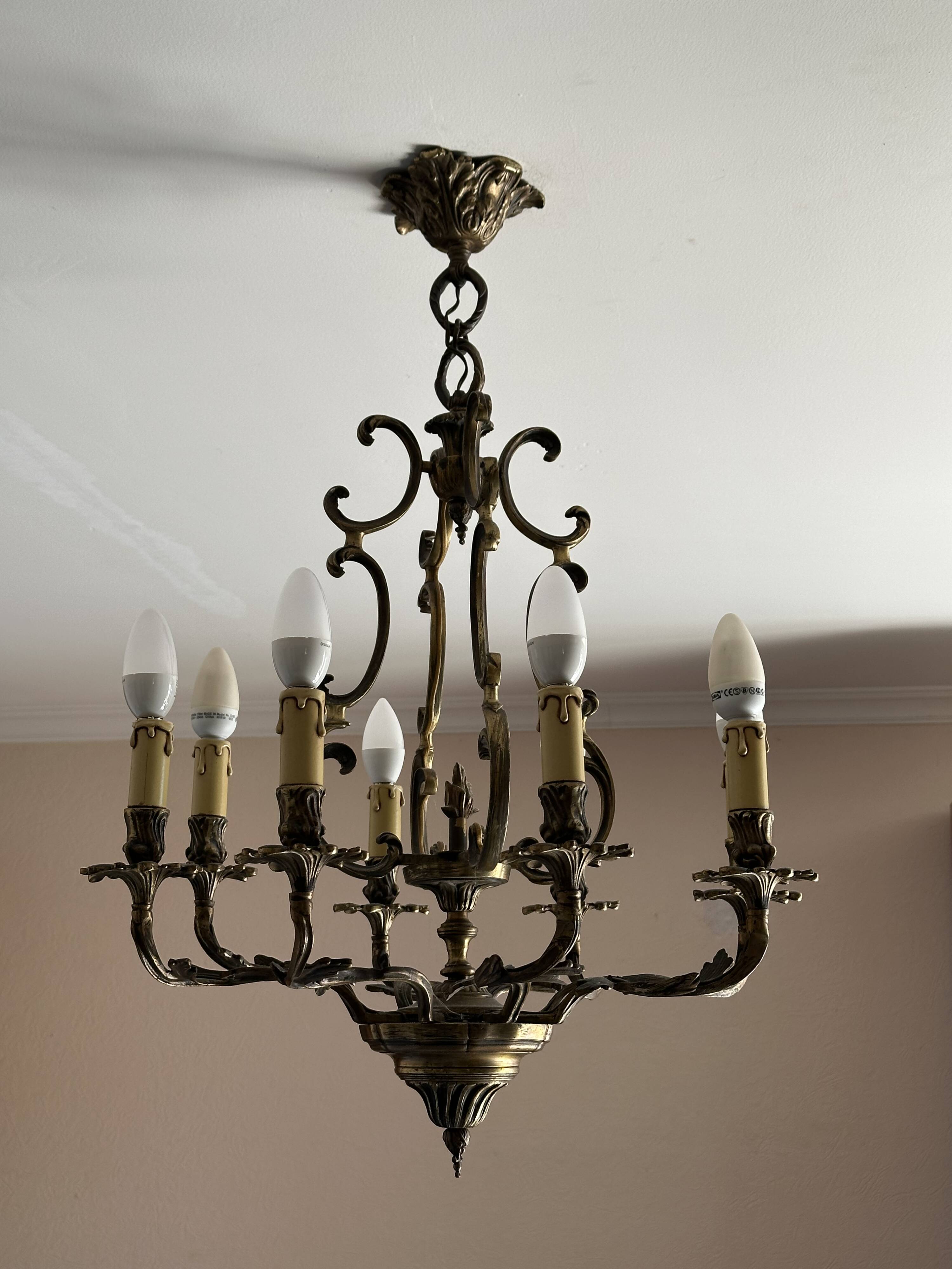 Bronze chandelier with 8 lights