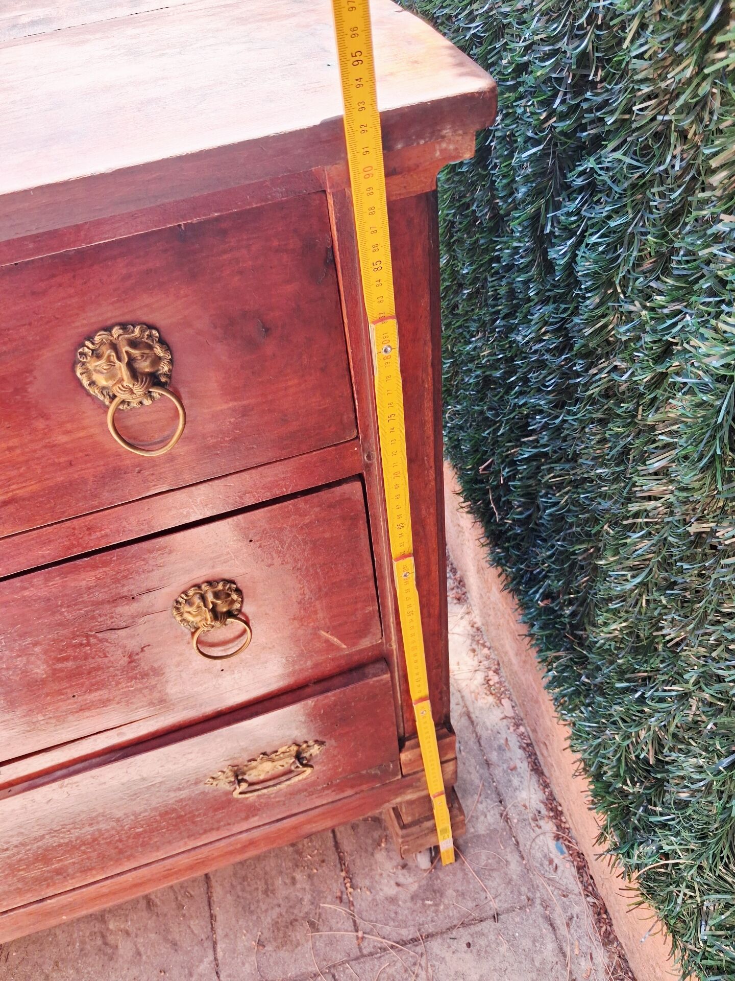 Mahogany chest of drawers