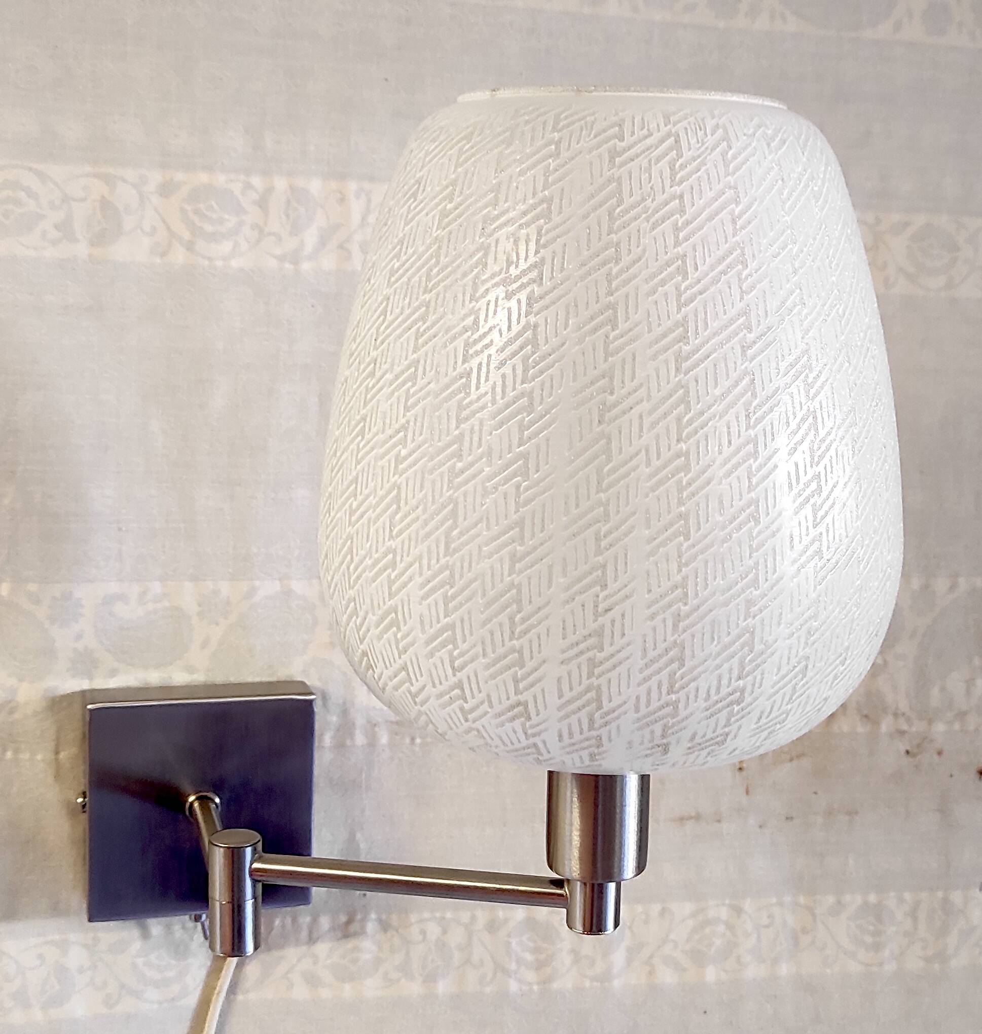 Wall lamp - reading light in chromed metal and opaline globe - 20th century