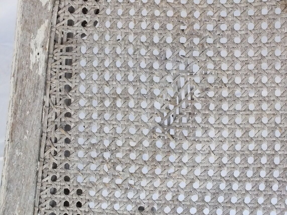 Paire de chaises cannées 1900 style Louis XVI